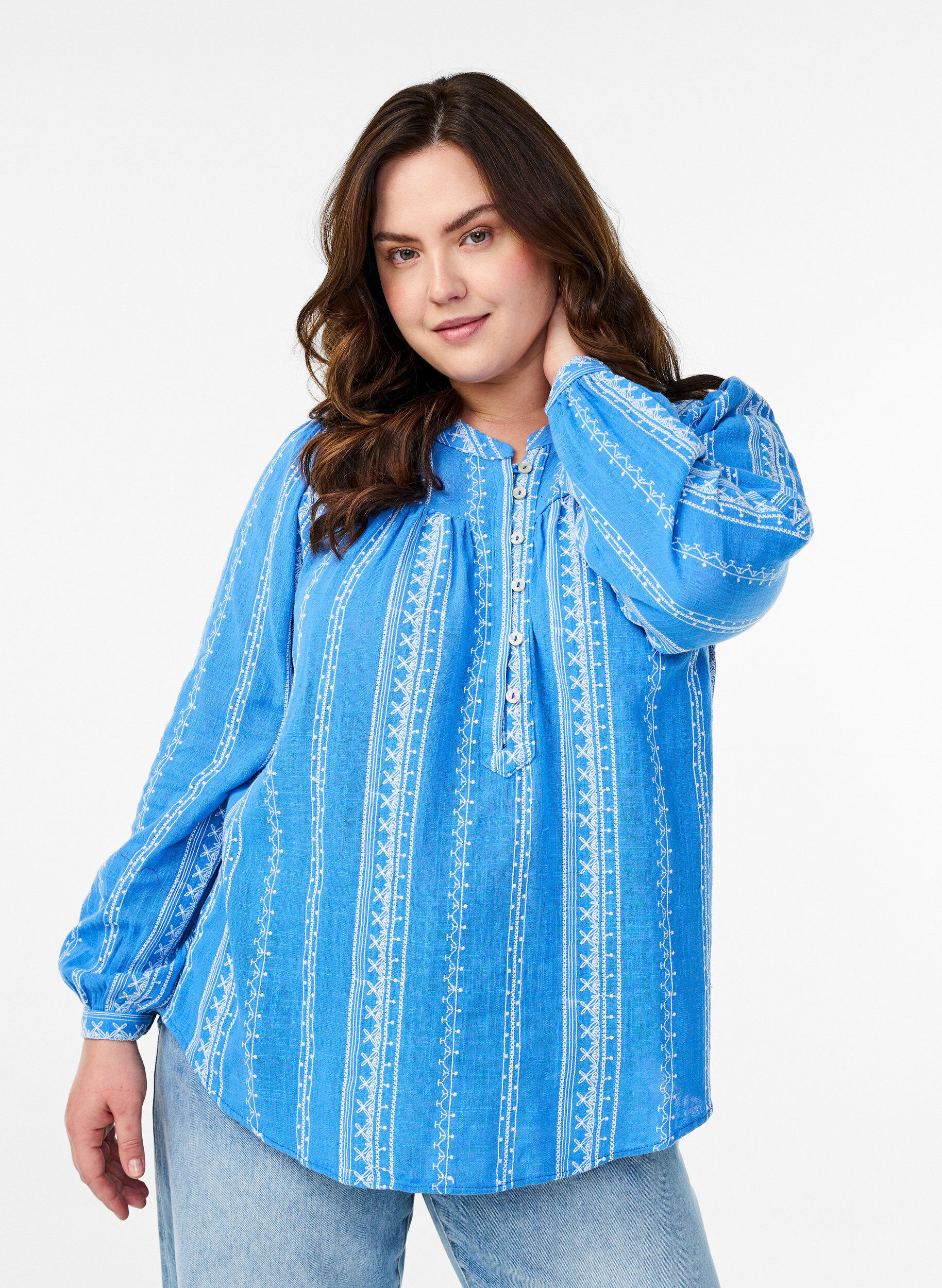 Zizzi Bluse mit aufgesticktem Muster, Blau, Model image number 0