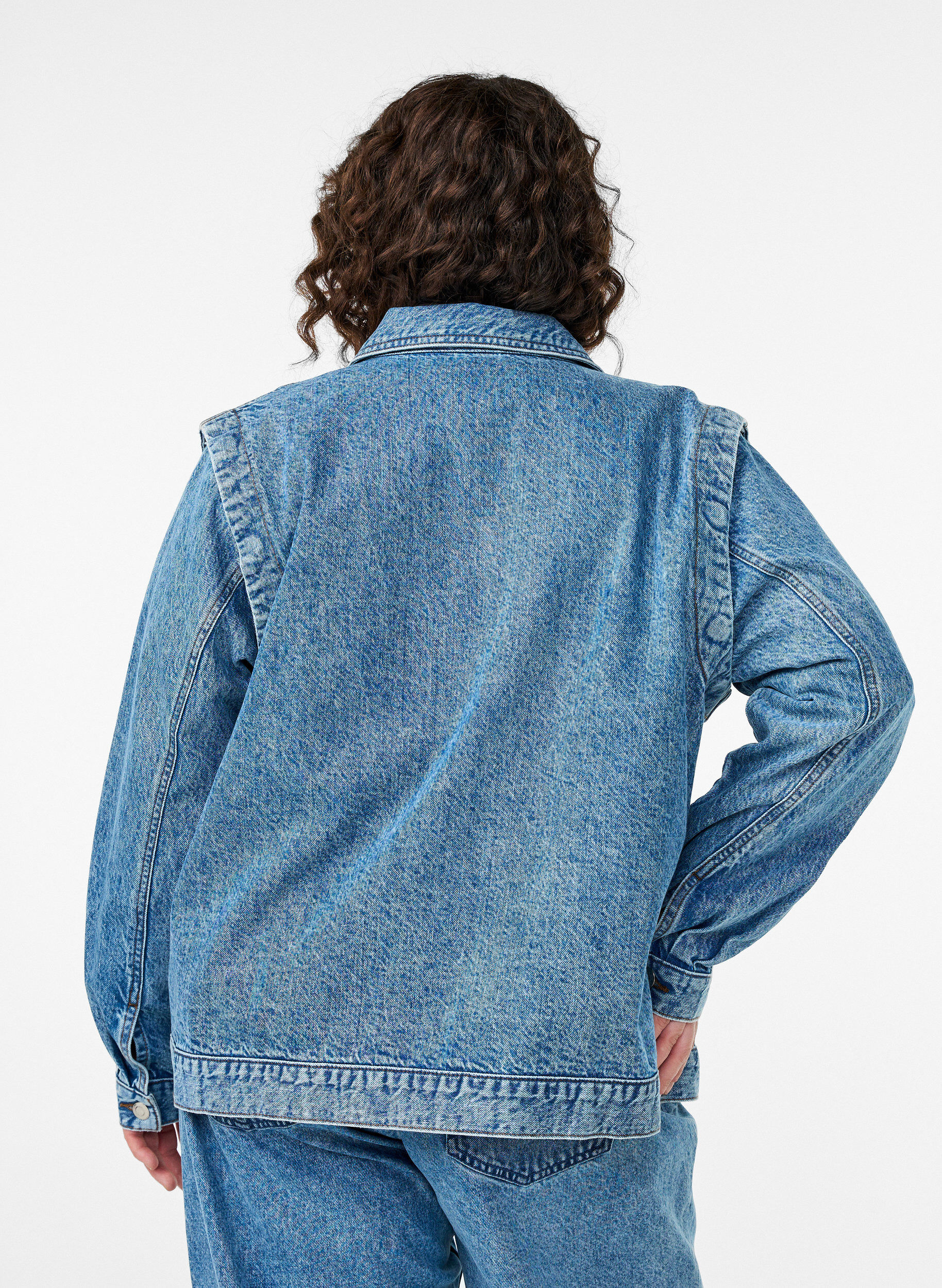 Zizzi Jeansjacke mit abnehmbaren &Auml;rmeln, Blau, Model image number 2