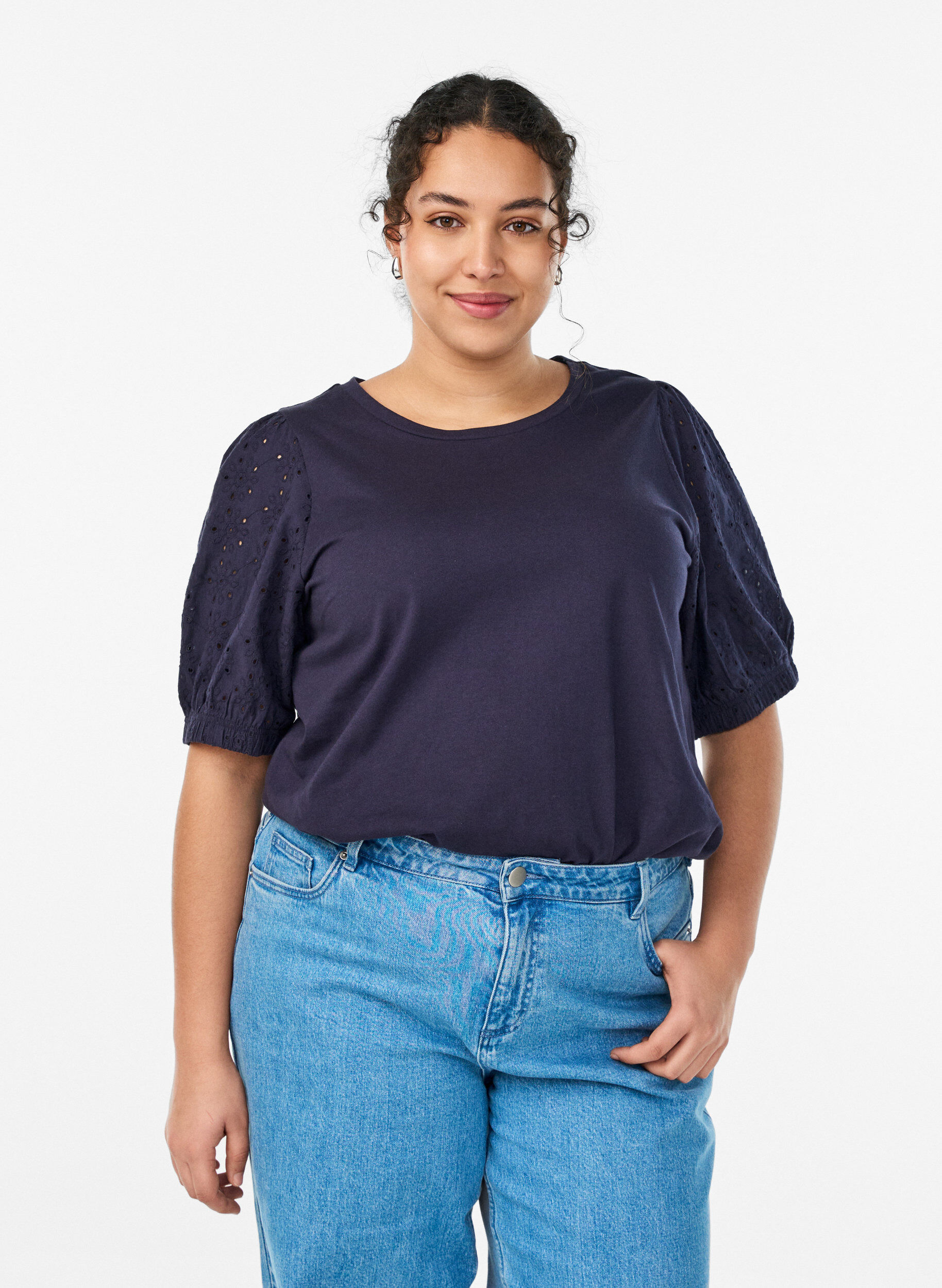 Zizzi T-Shirt mit &Auml;rmeln aus Broderie Anglaise, Blau, Model image number 0