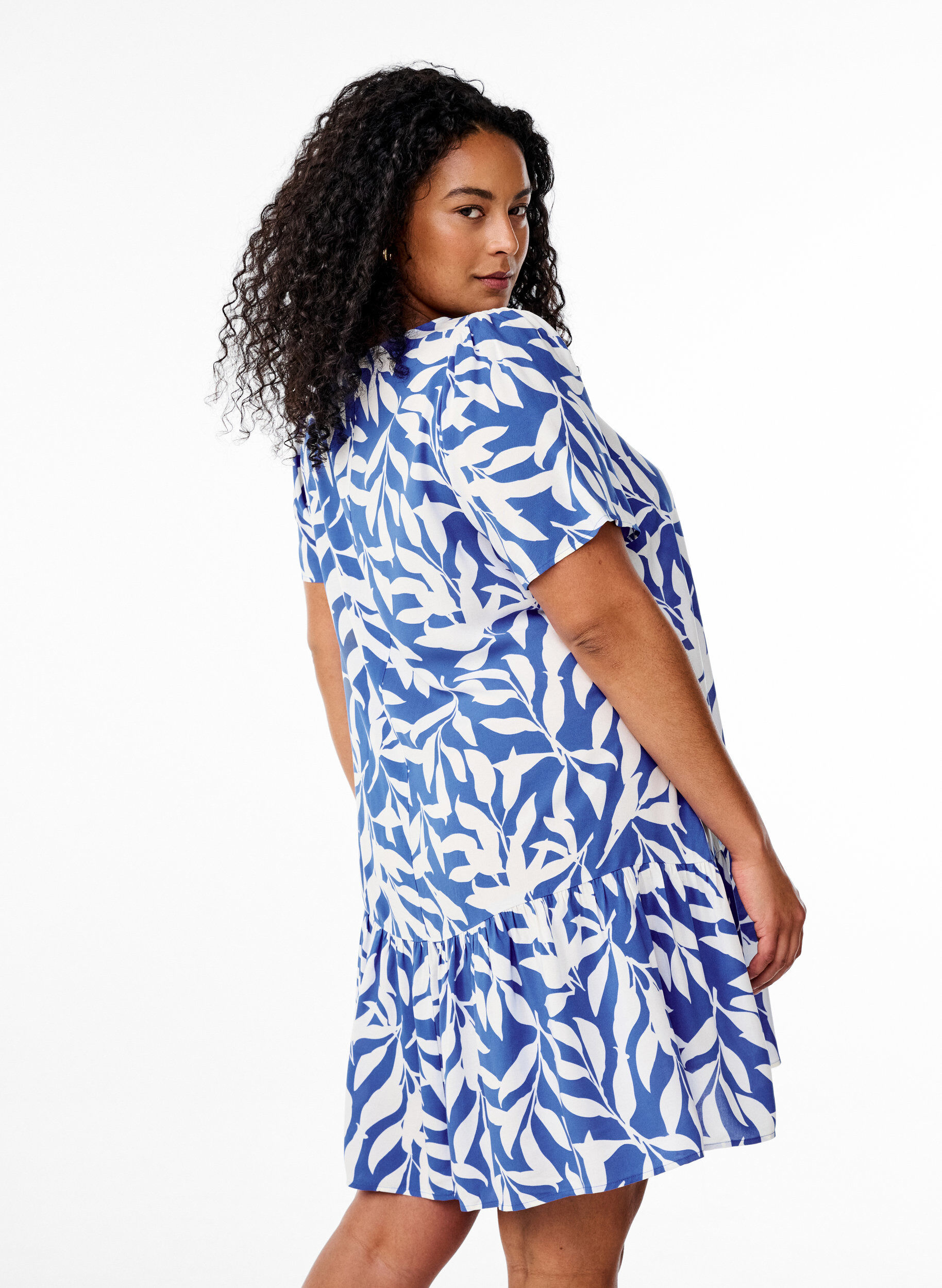Zizzi FLASH &ndash; Kleid aus Viskose mit Schnittlinie, Blau, Model image number 2