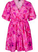 Knielanges Kleid mit Blumenprint und Wickeloptik, Pink Rose AOP, Packshot image number 0