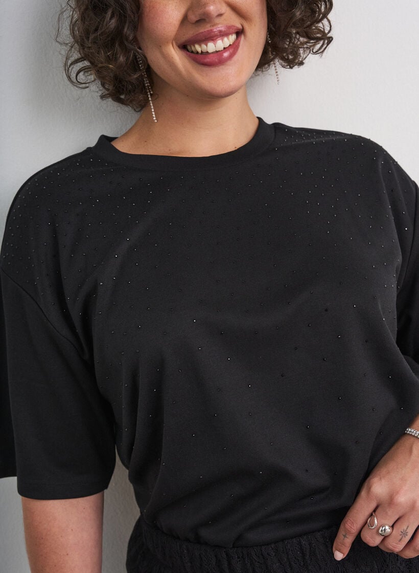 T-Shirt mit Strasssteinen und Rundhalsausschnitt, Schwarz, Model image number 3
