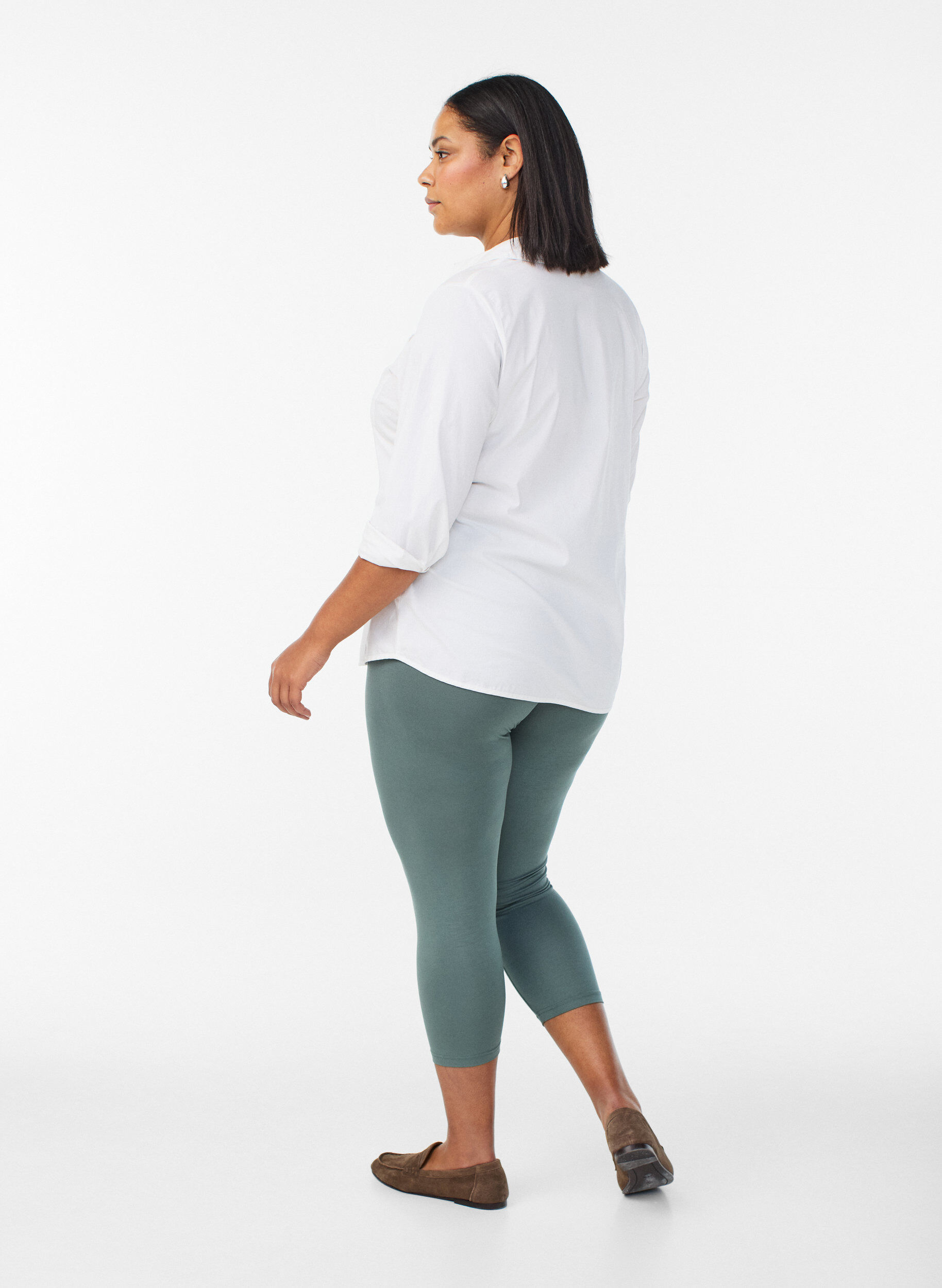 Zizzi Basic 3/4-Leggings aus Viskose, Gr&uuml;n, Model image number 2