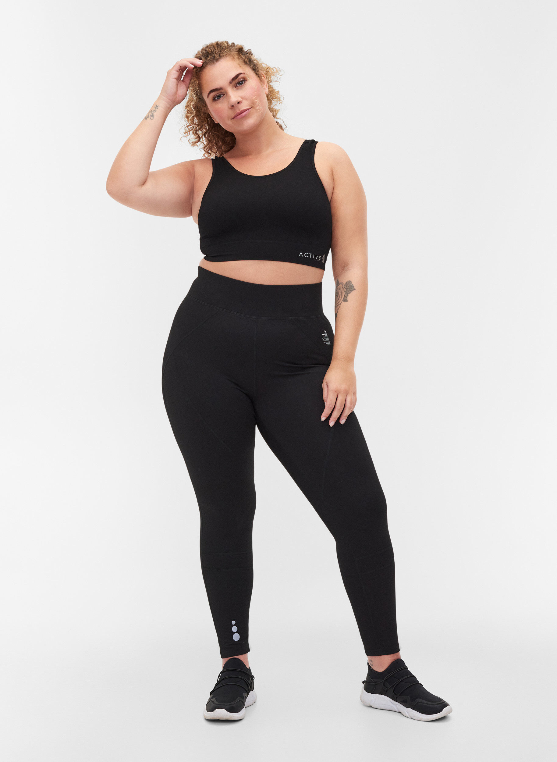 Zizzi Einfarbiger Sport-BH mit Kreuz am R&uuml;cken, Black, Model image number 3