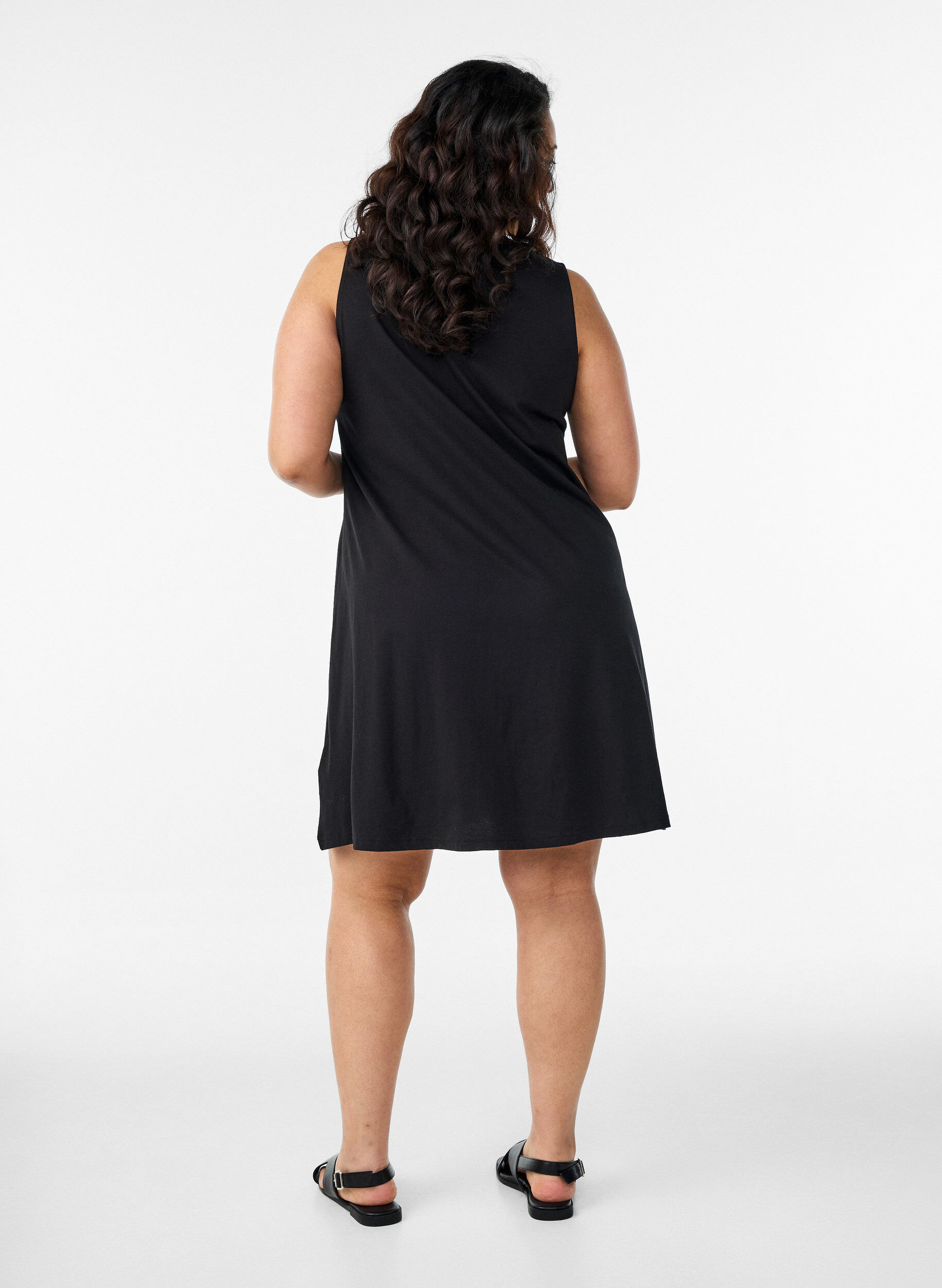 Zizzi &Auml;rmelloses Kleid in A-Linie, Schwarz, Model image number 2