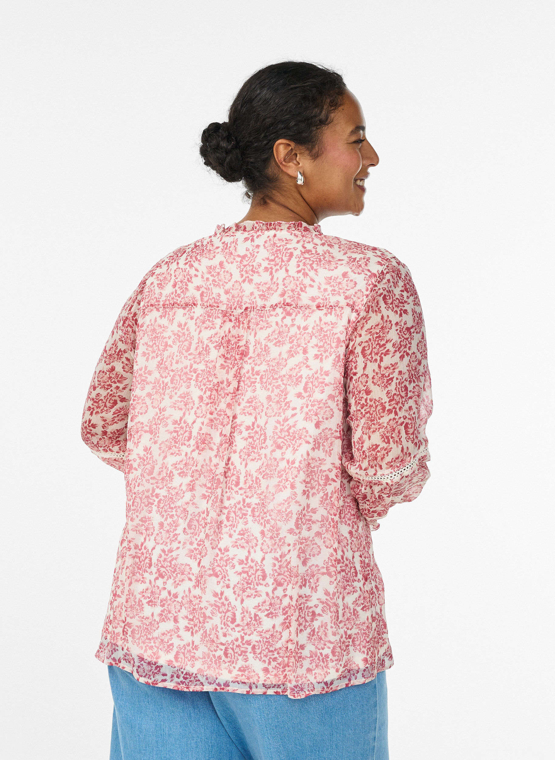 Zizzi Chiffonbluse mit Blumenprint und H&auml;kelborte, Rot, Model image number 2
