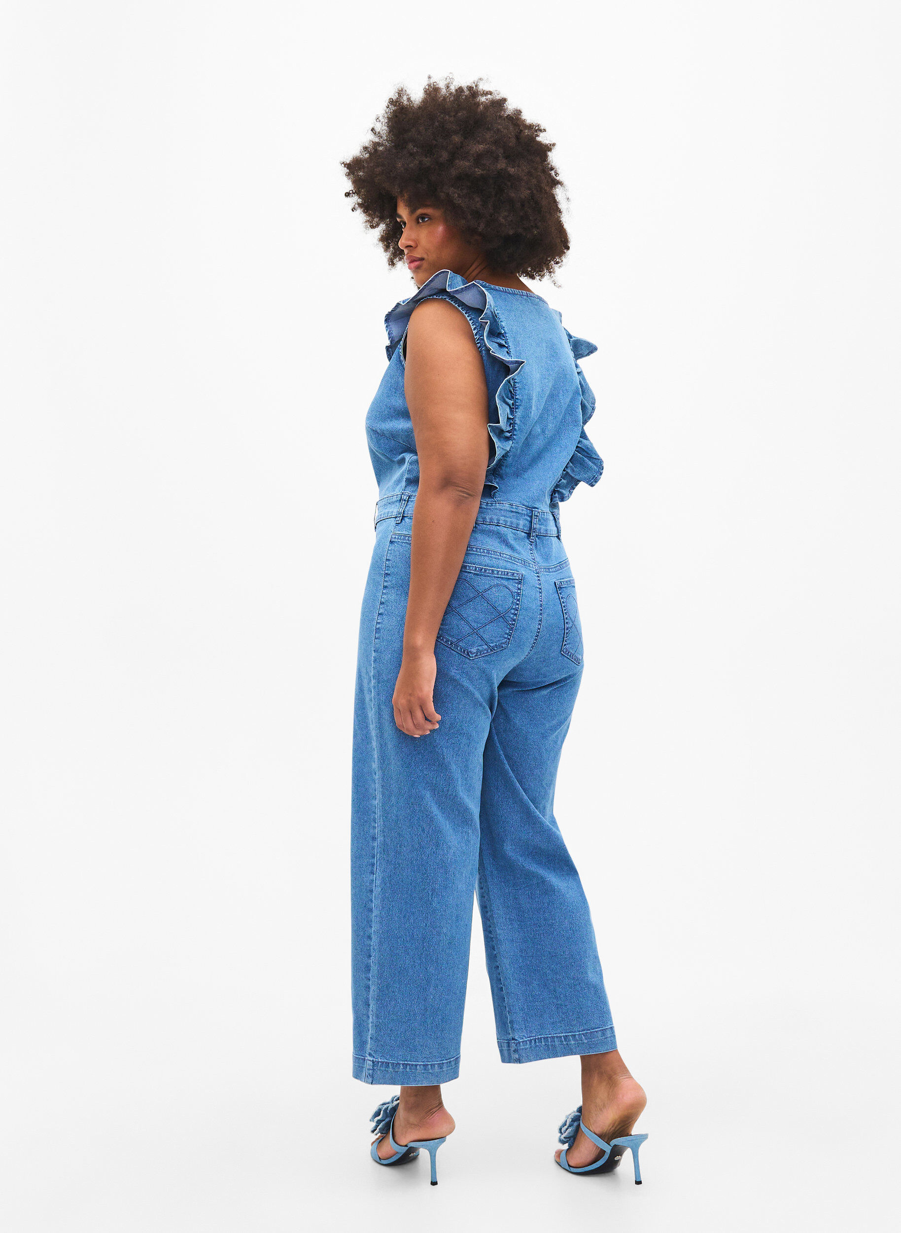 Zizzi Denim-Jumpsuit mit R&uuml;schen, Light Blue Denim, Model image number 1