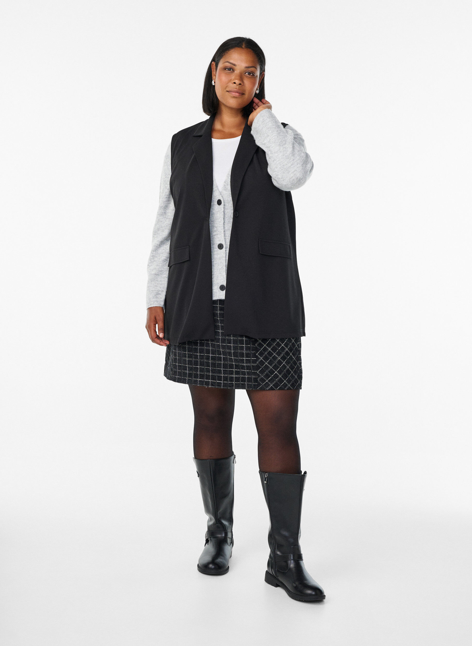 Zizzi &Auml;rmellose Blazerweste mit klassischem Revers, Schwarz, Model image number 1