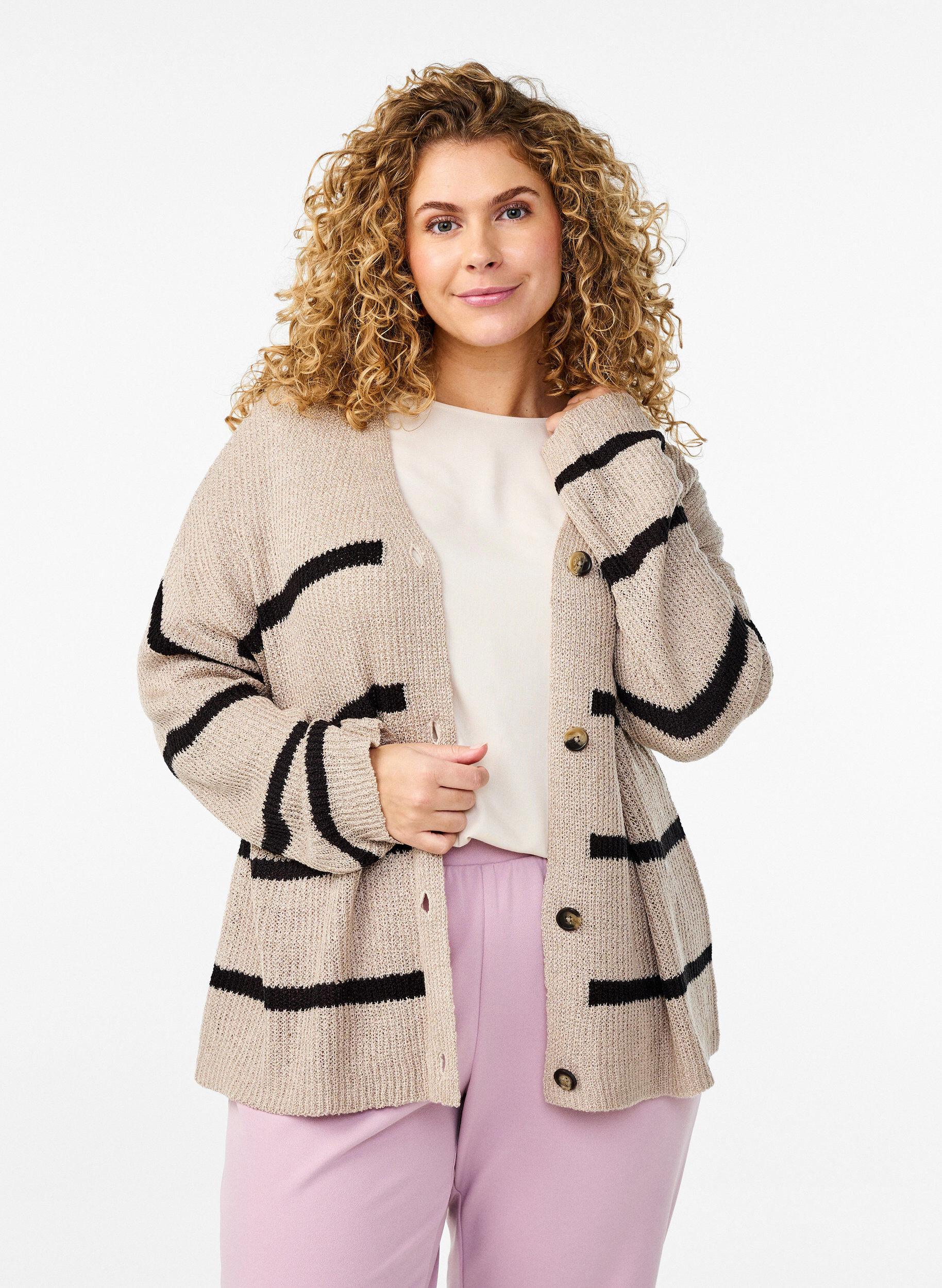 Zizzi FLASH - Gestreifter Strickcardigan mit Kn&ouml;pfen, Beige, Model image number 0