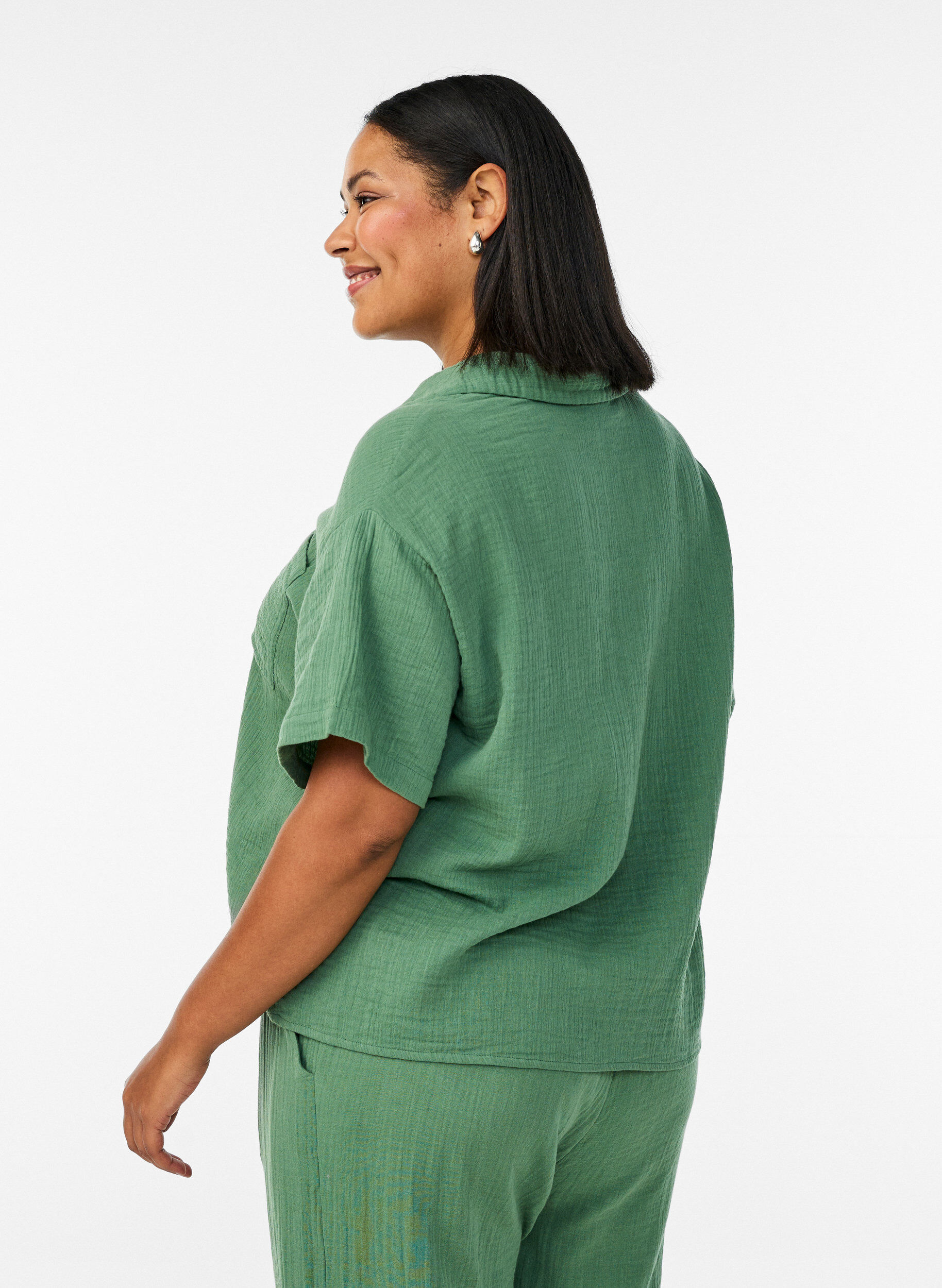 ZizziBluse aus Baumwoll-Musselin mit kurzen &Auml;rmeln, Gr&uuml;n, Model image number 2