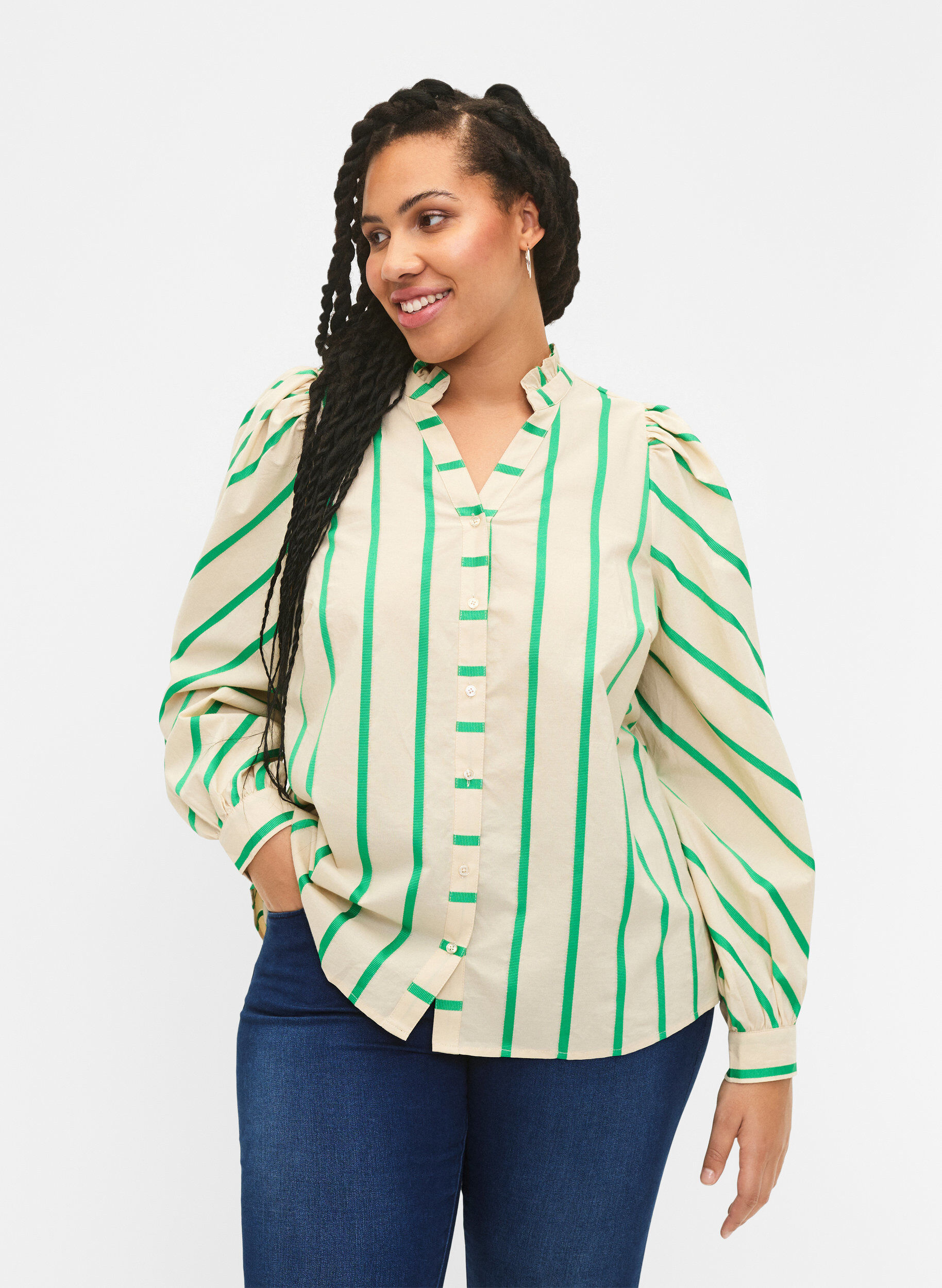 Zizzi Gestreifte Hemdbluse aus Baumwolle mit R&uuml;schenkragen, Beige Green Stripe, Model image number 0