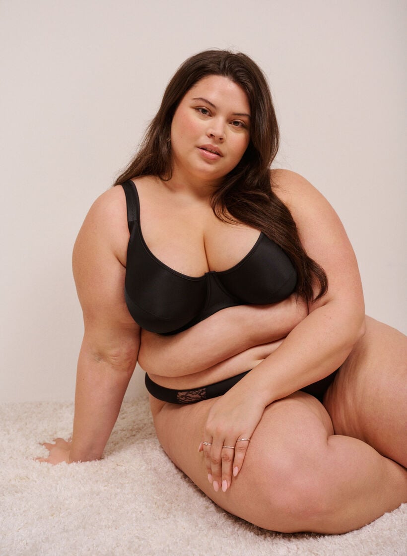 BH mit starkem Halt und vorgeformten Cups, Schwarz, Image image number 0