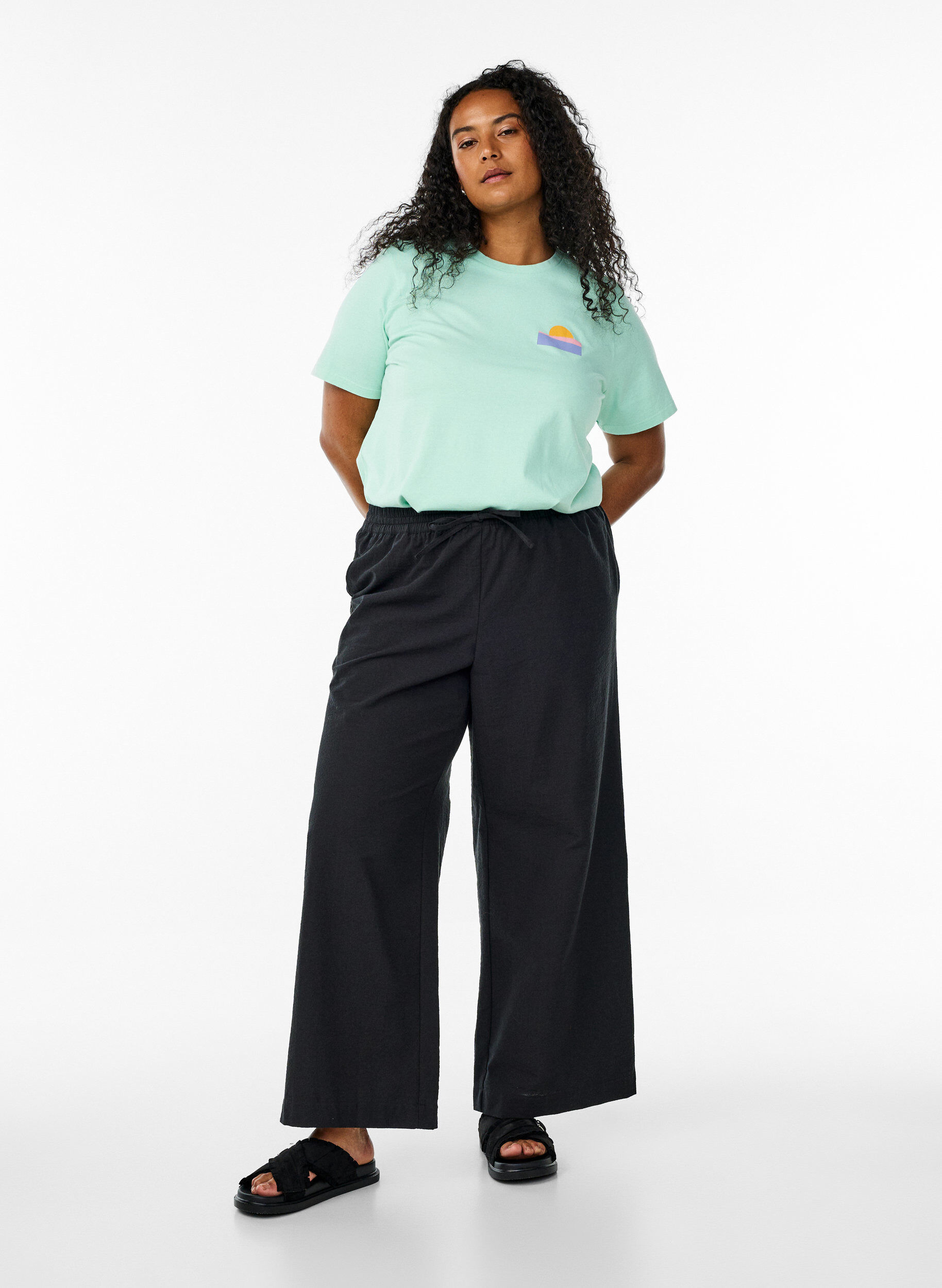 Zizzi T-Shirt aus Bio-Baumwolle mit R&uuml;ckenprint, Gr&uuml;n, Model image number 1