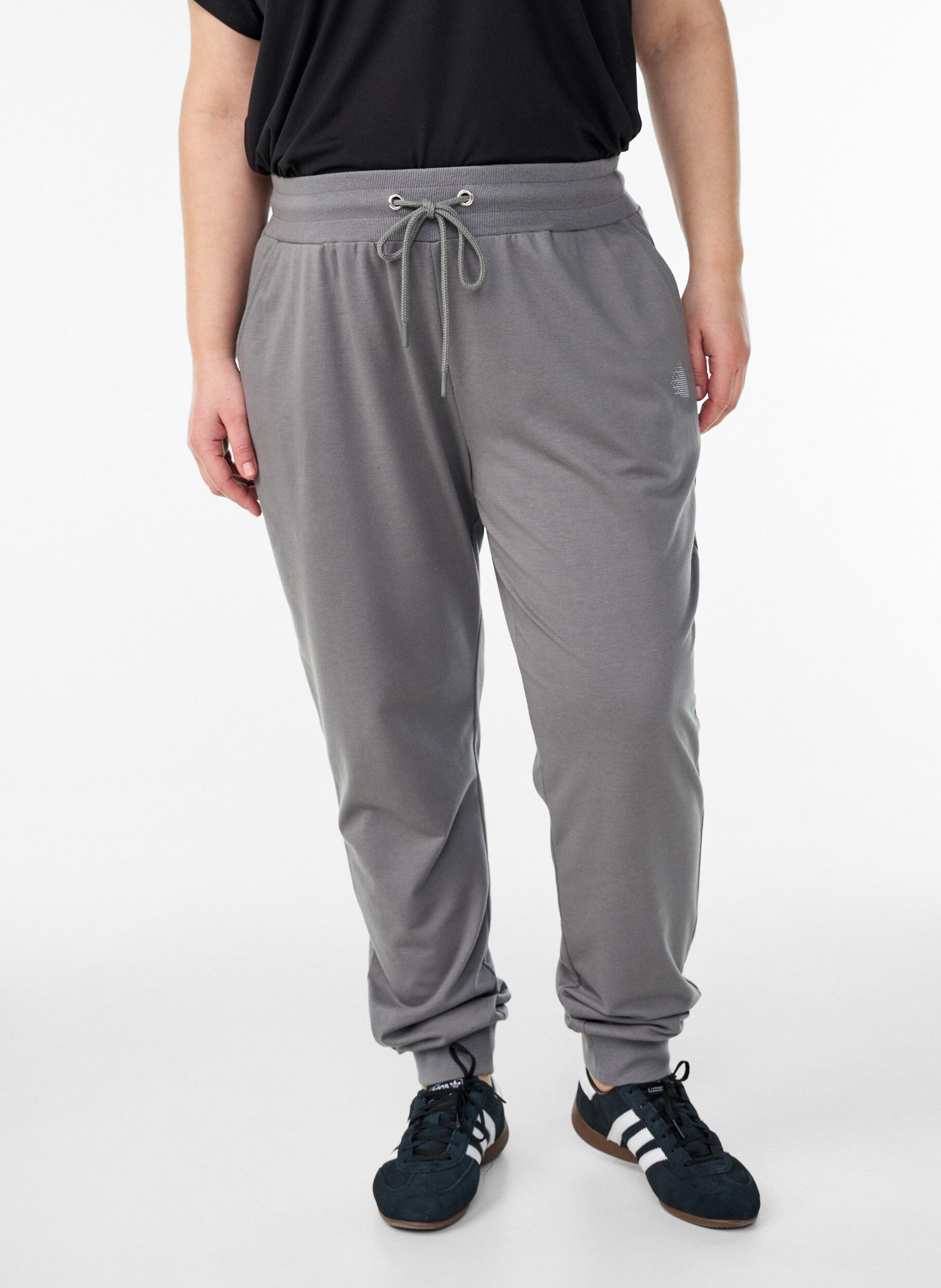 ZizziLockere Trainingshose mit Taschen, Grau, Model image number 0