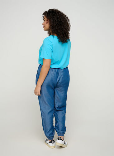 Lockere Hose aus Lyocell, Medium Blue Denim, Model image number 1
