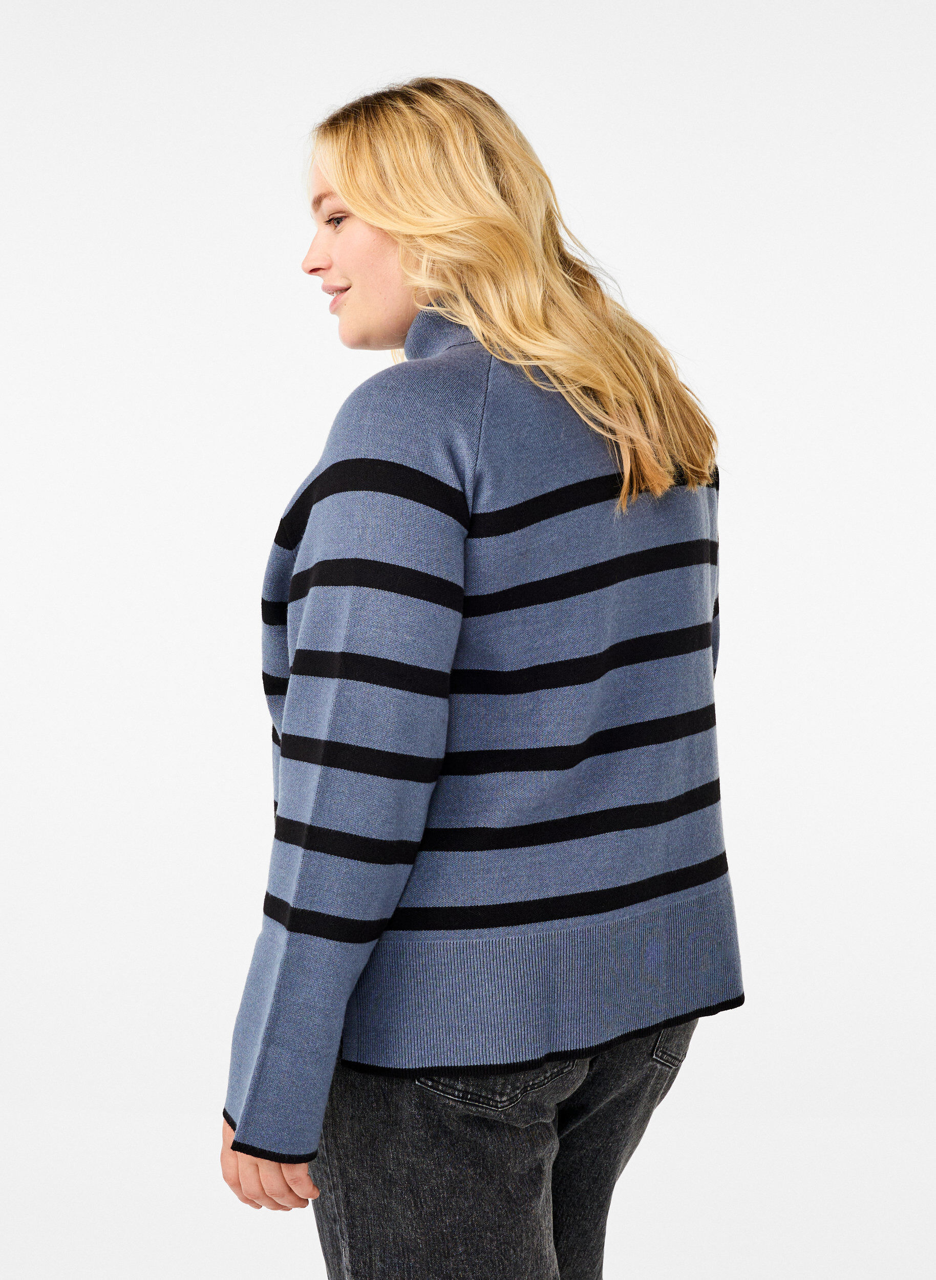 Zizzi Gestreifter Strickpullover mit Rollkragen, B.Sea w.BlackStripes, Model image number 1