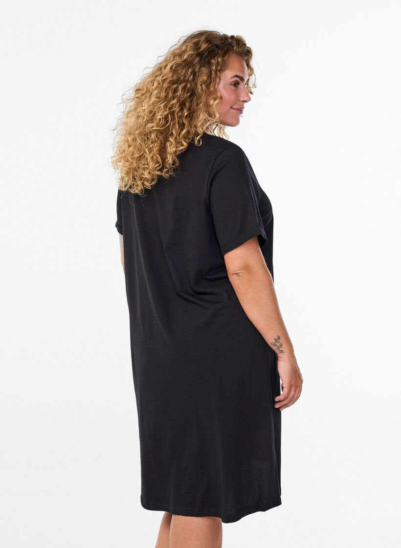 Kurz&auml;rmeliges Nachthemd aus Bio-Baumwolle, Schwarz, Model image number 2