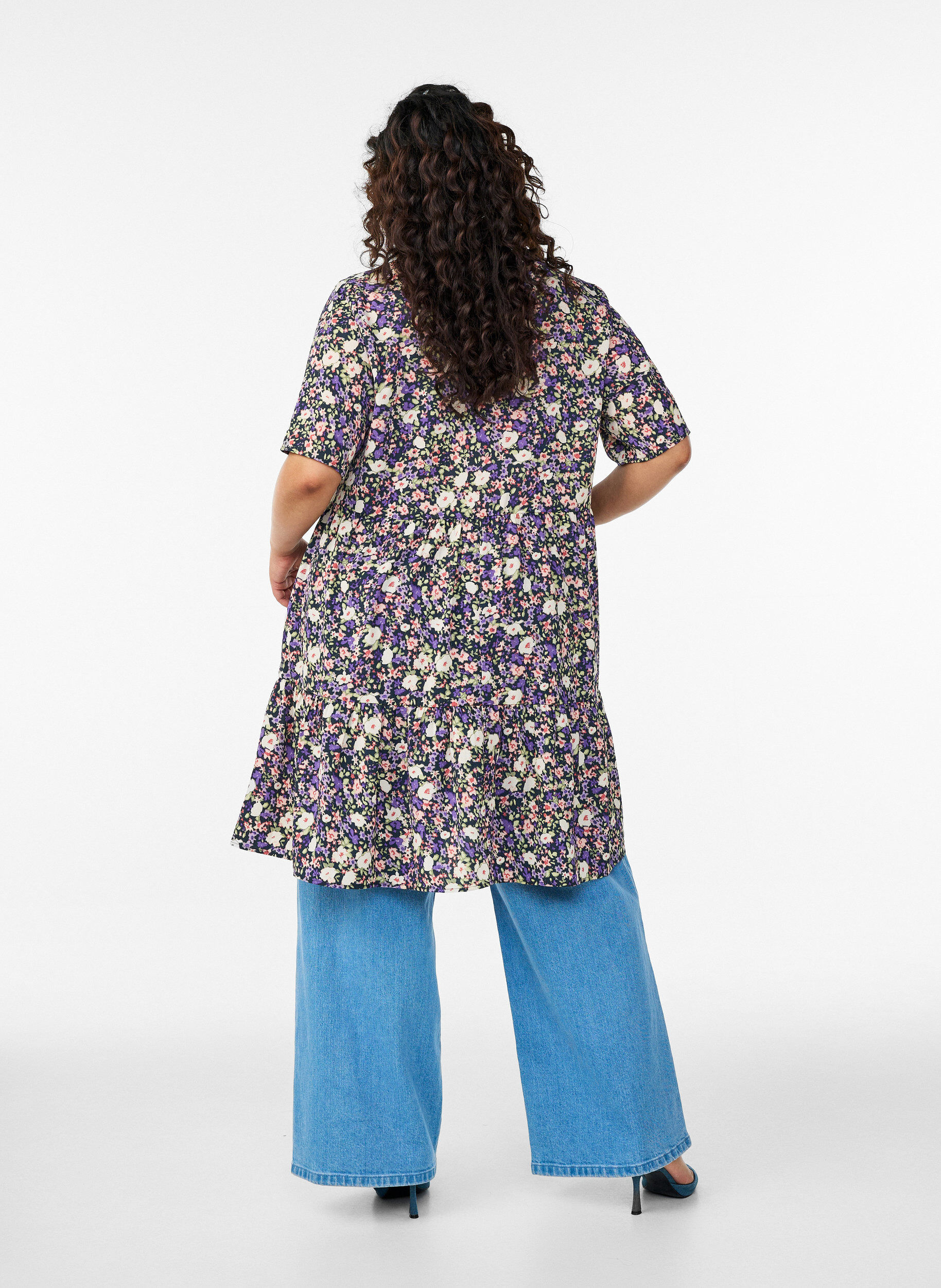 Zizzi Kurzarmkleid mit A-Linie und Teilungsn&auml;hten, Lila, Model image number 2