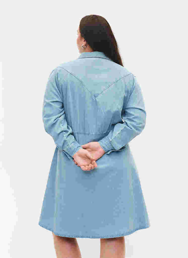 Denim-Kleid mit Knöpfen und langen Ärmeln, Light blue denim, Model
