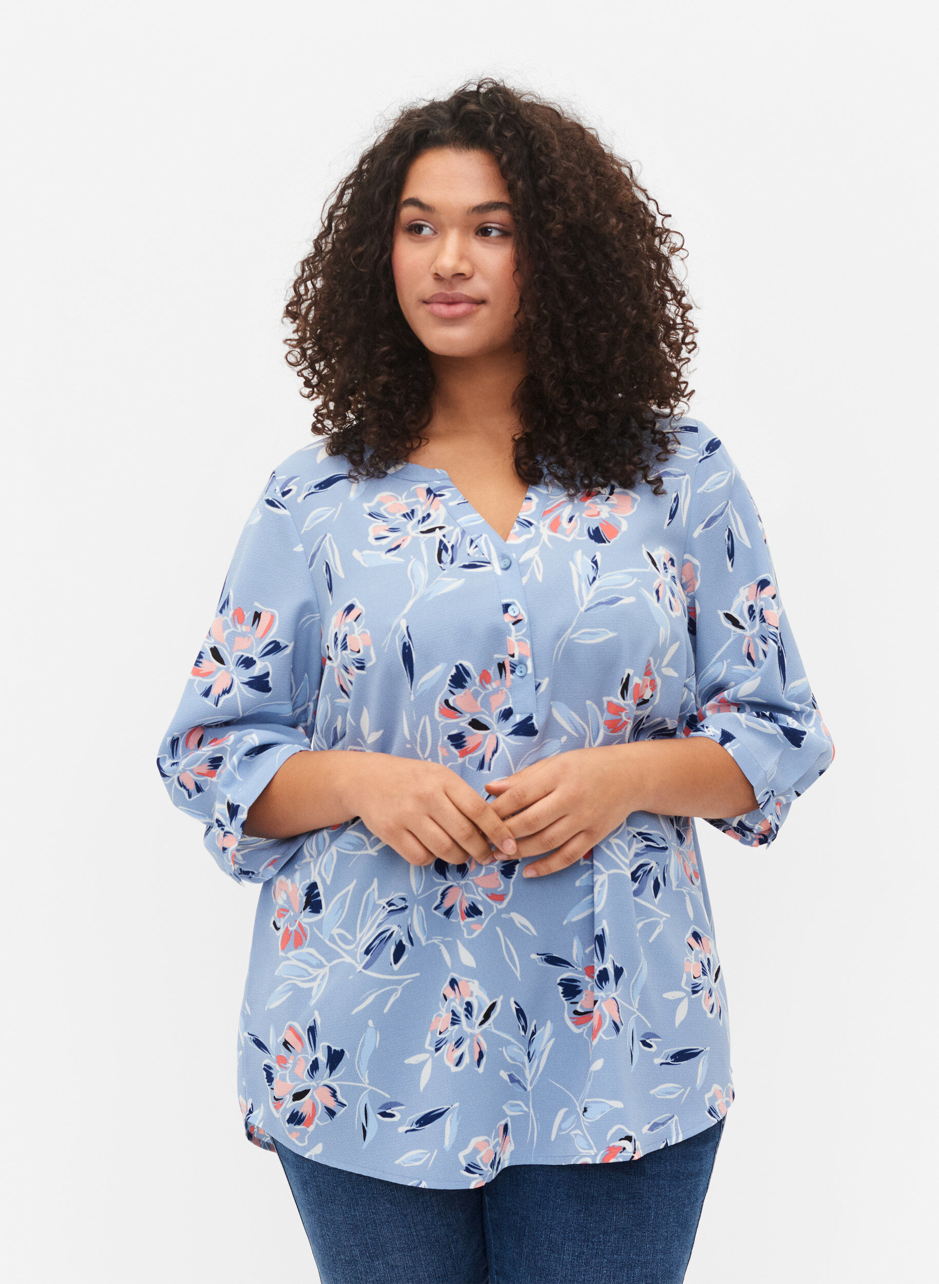 Zizzi Gepunktete Bluse mit 3/4-&Auml;rmeln , Outline Flower, Model image number 0