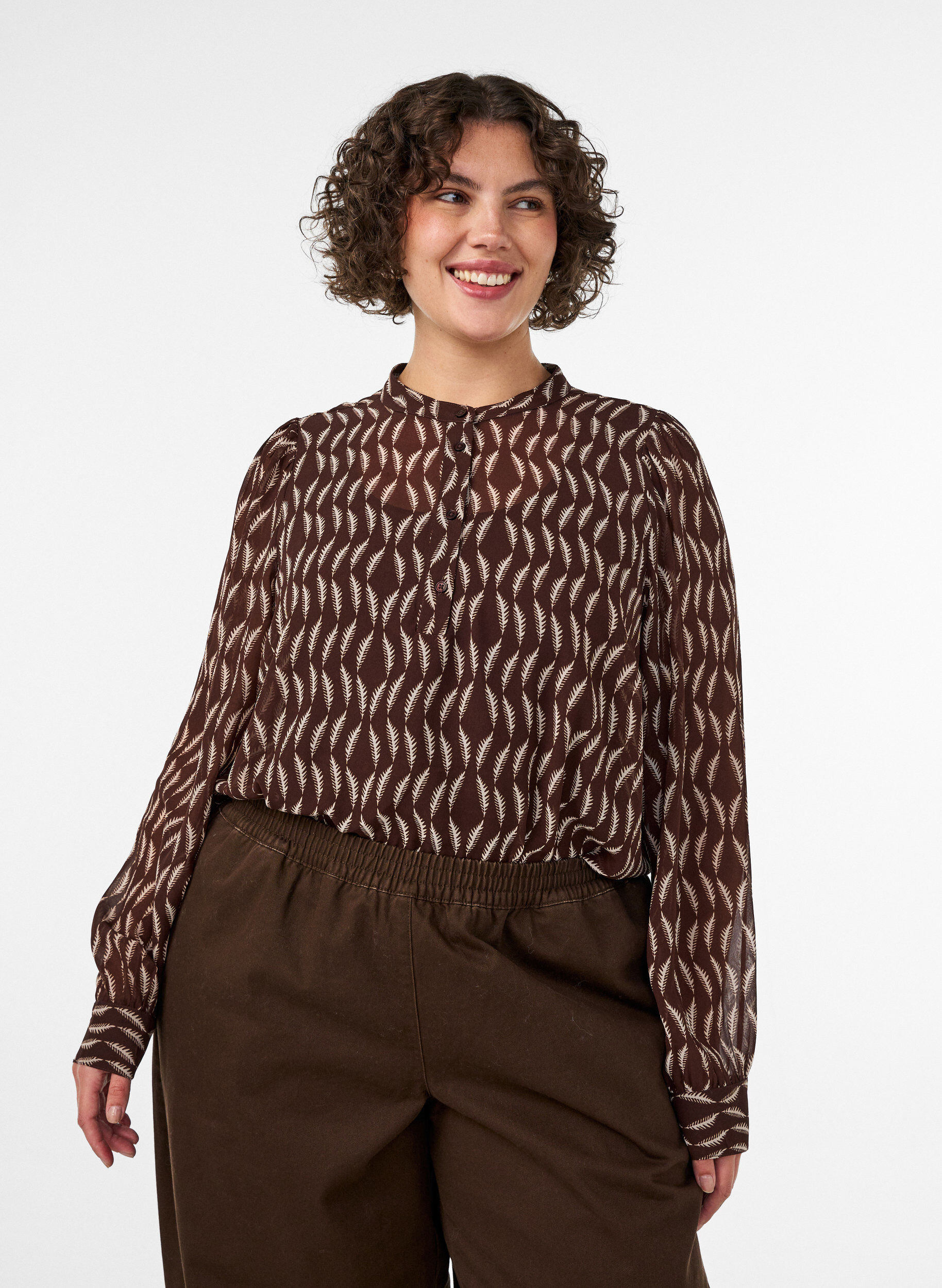 ZizziBluse mit Allover-Print und kurzer Knopfleiste, Braun, Model image number 0