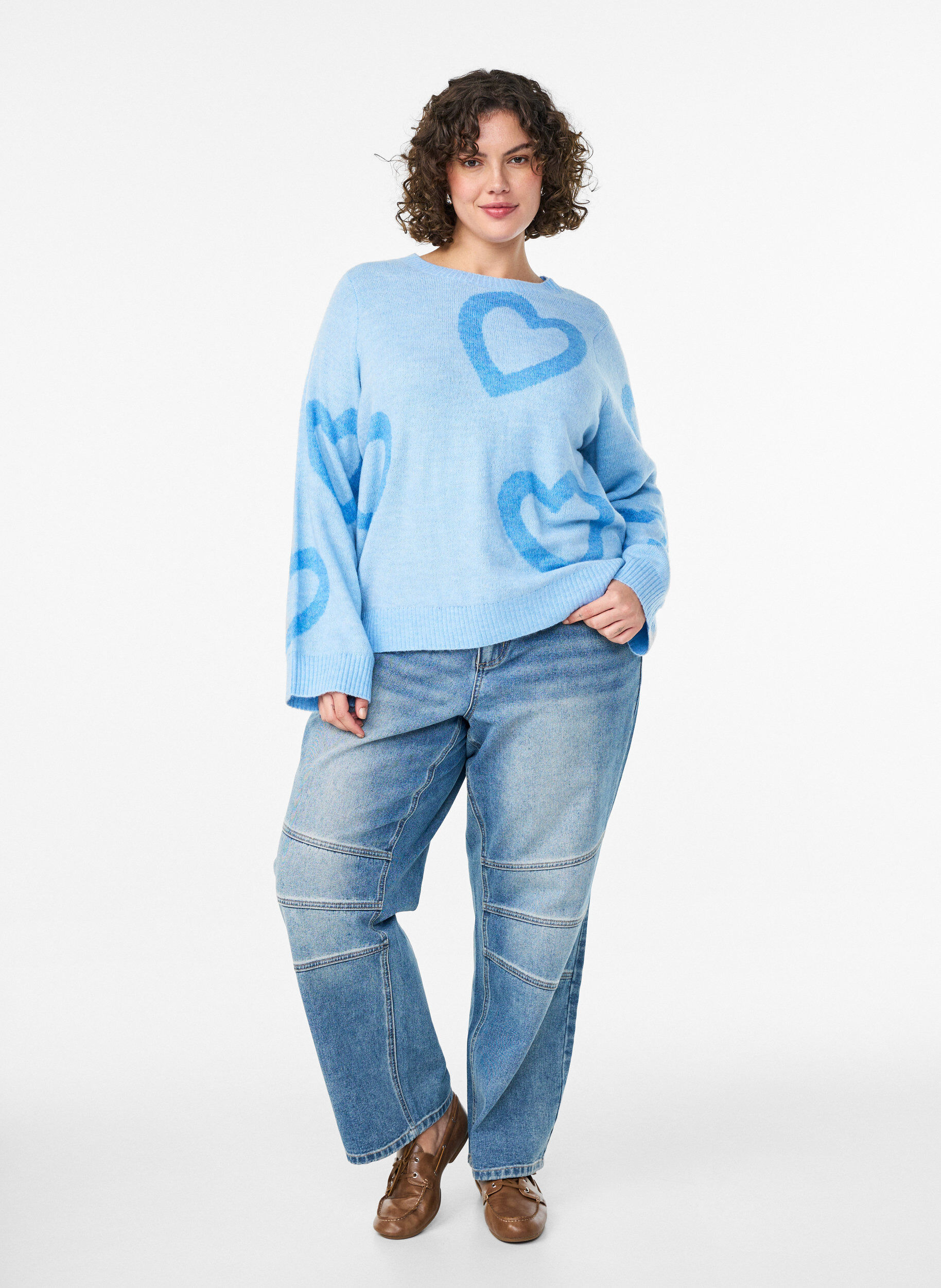 Zizzi Strickbluse mit gro&szlig;en Herzen und Rundhalsausschnitt, Blau, Model image number 1