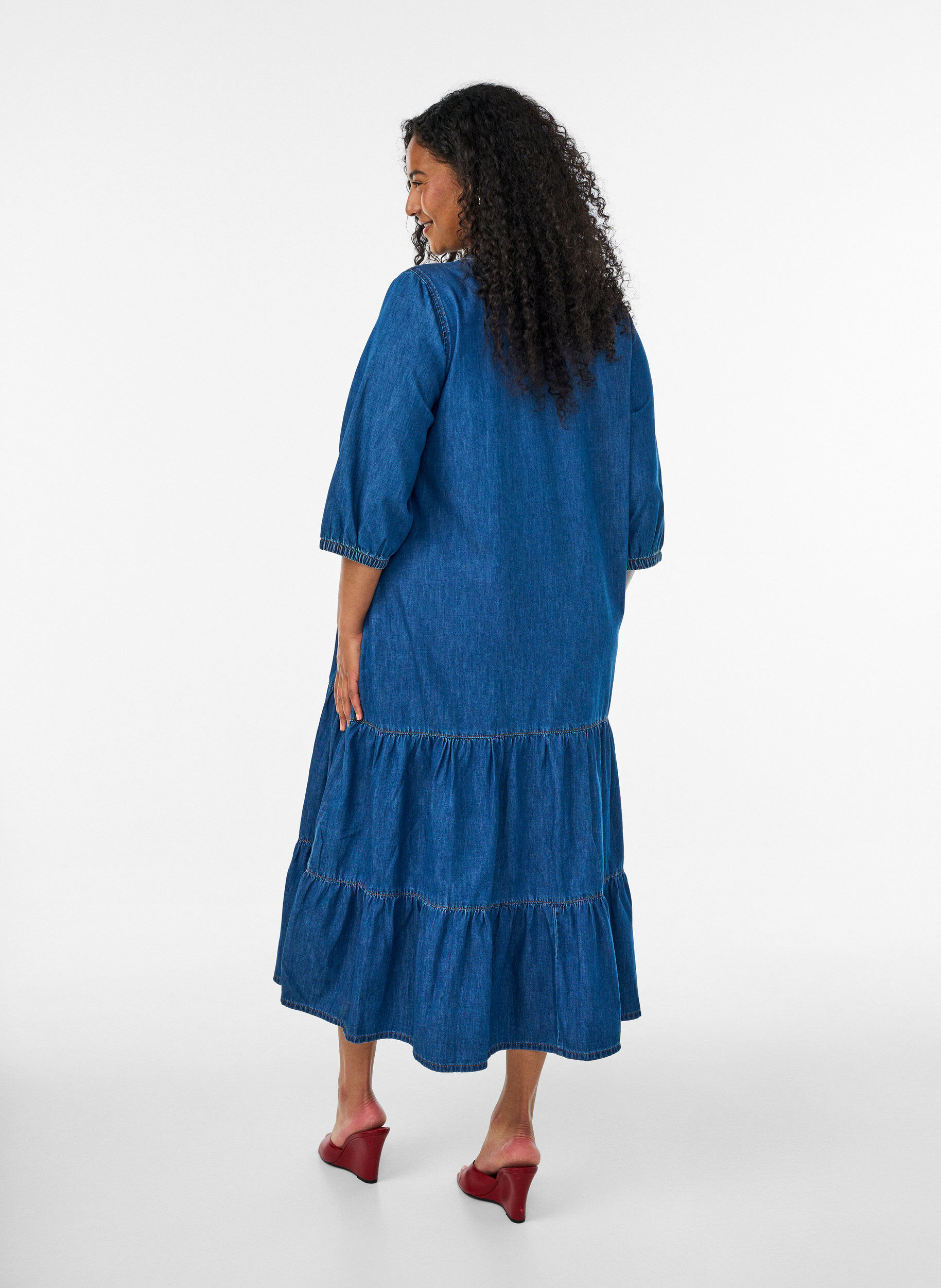 ZizziMaxikleid aus Denim mit ger&uuml;schten Stufen, Blau, Model image number 1
