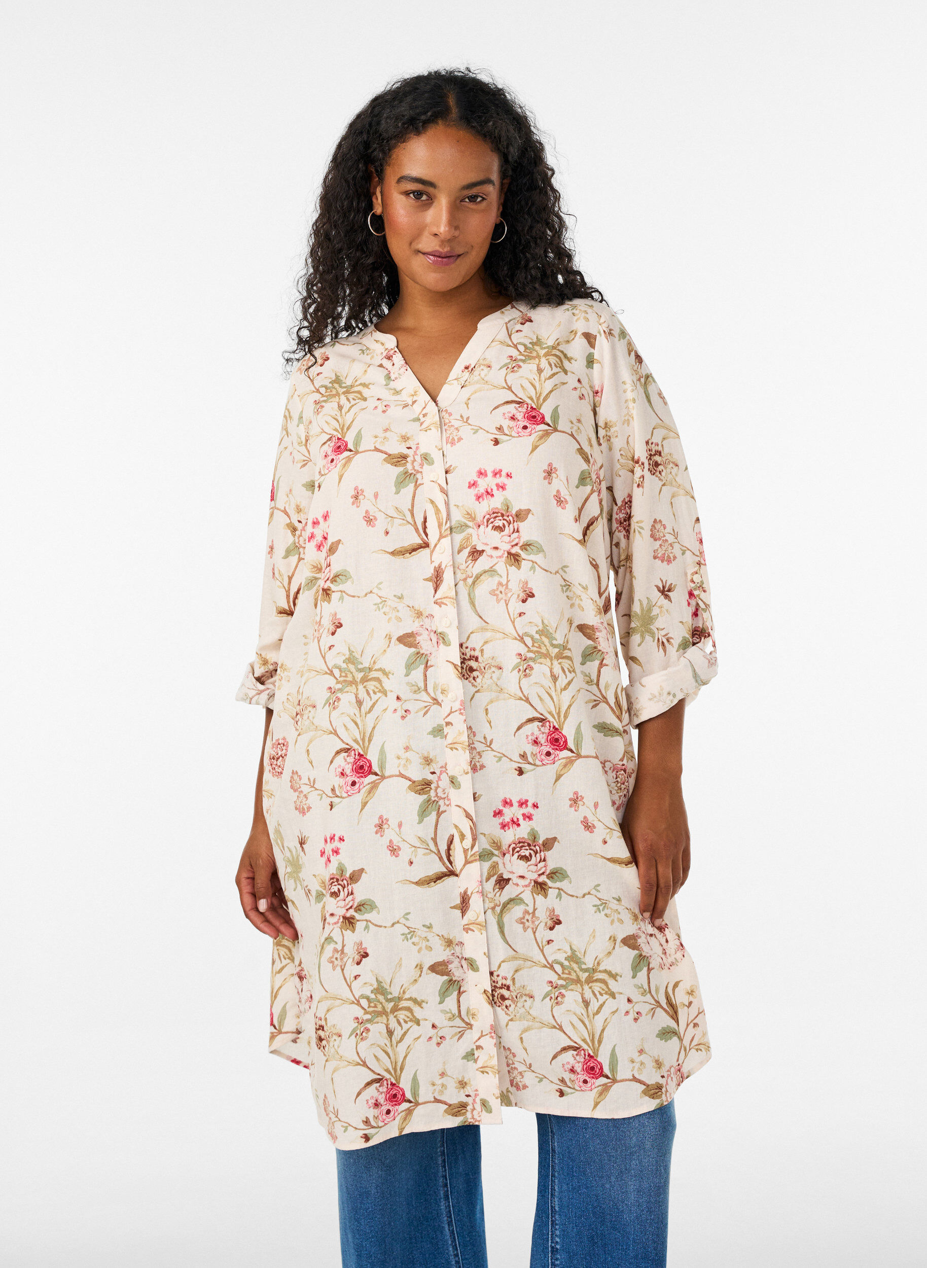 Lange Bluse aus Leinen und Viskose, Vanille, Model