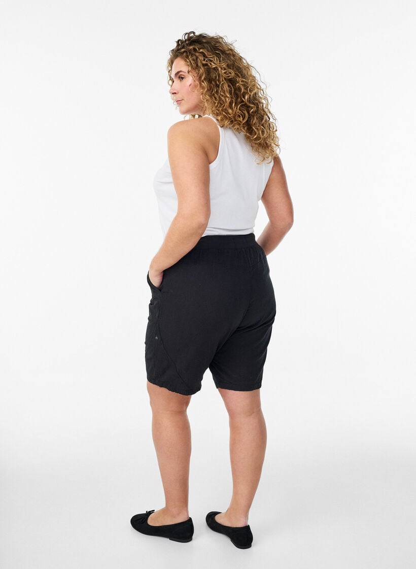 Lockere Shorts aus Baumwolle mit Taschen, Schwarz, Model image number 2