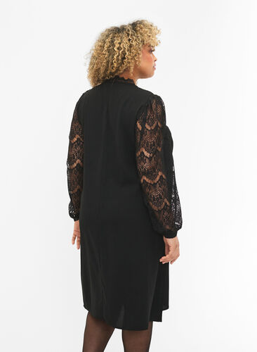Langärmeliges Kleid mit Spitze, Black, Model image number 1