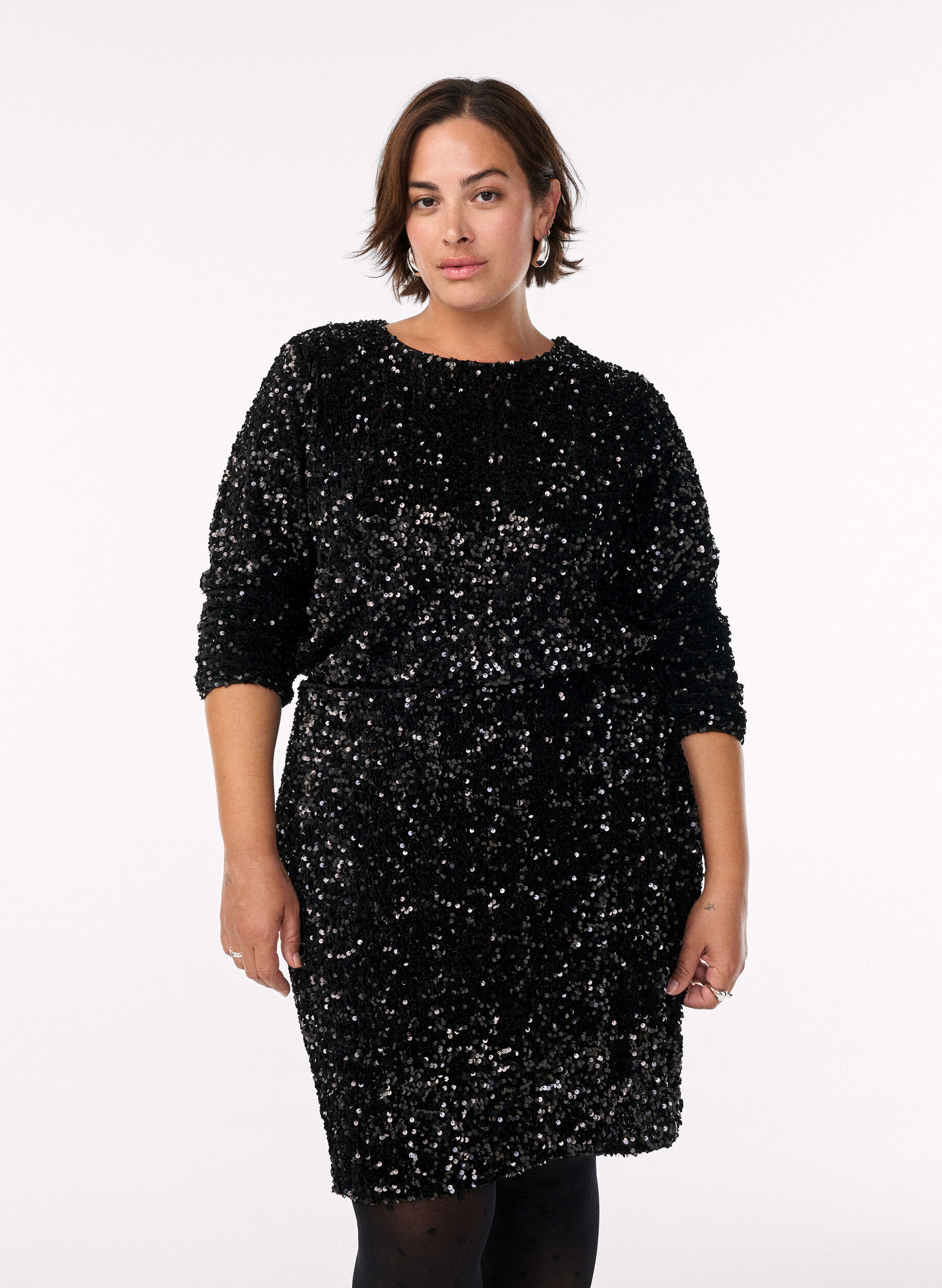 Kurzer Paillettenrock mit elastischem Bund, Schwarz, Model