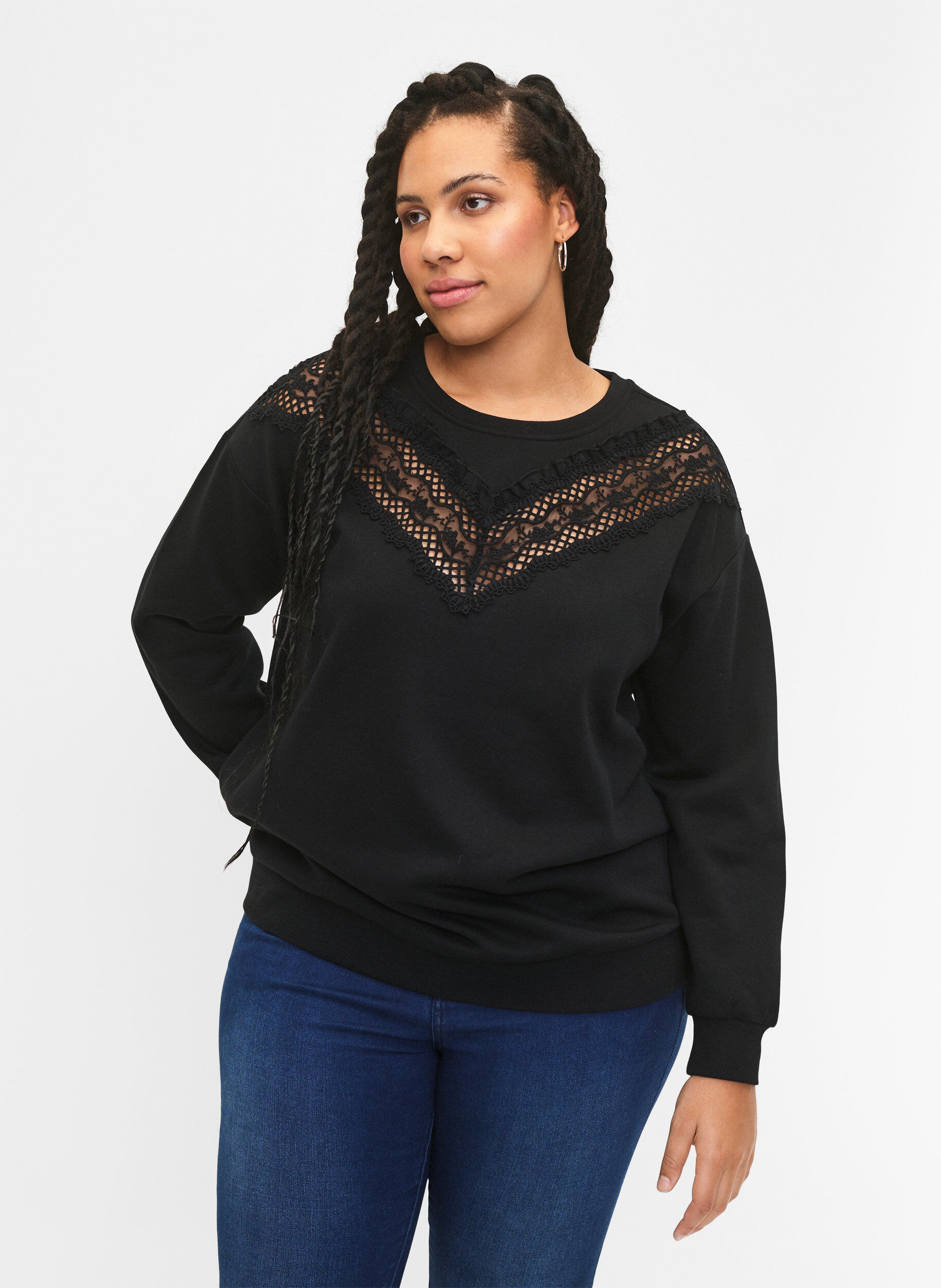Zizzi Sweatshirt mit R&uuml;schen und H&auml;keldetail, Black, Model image number 0