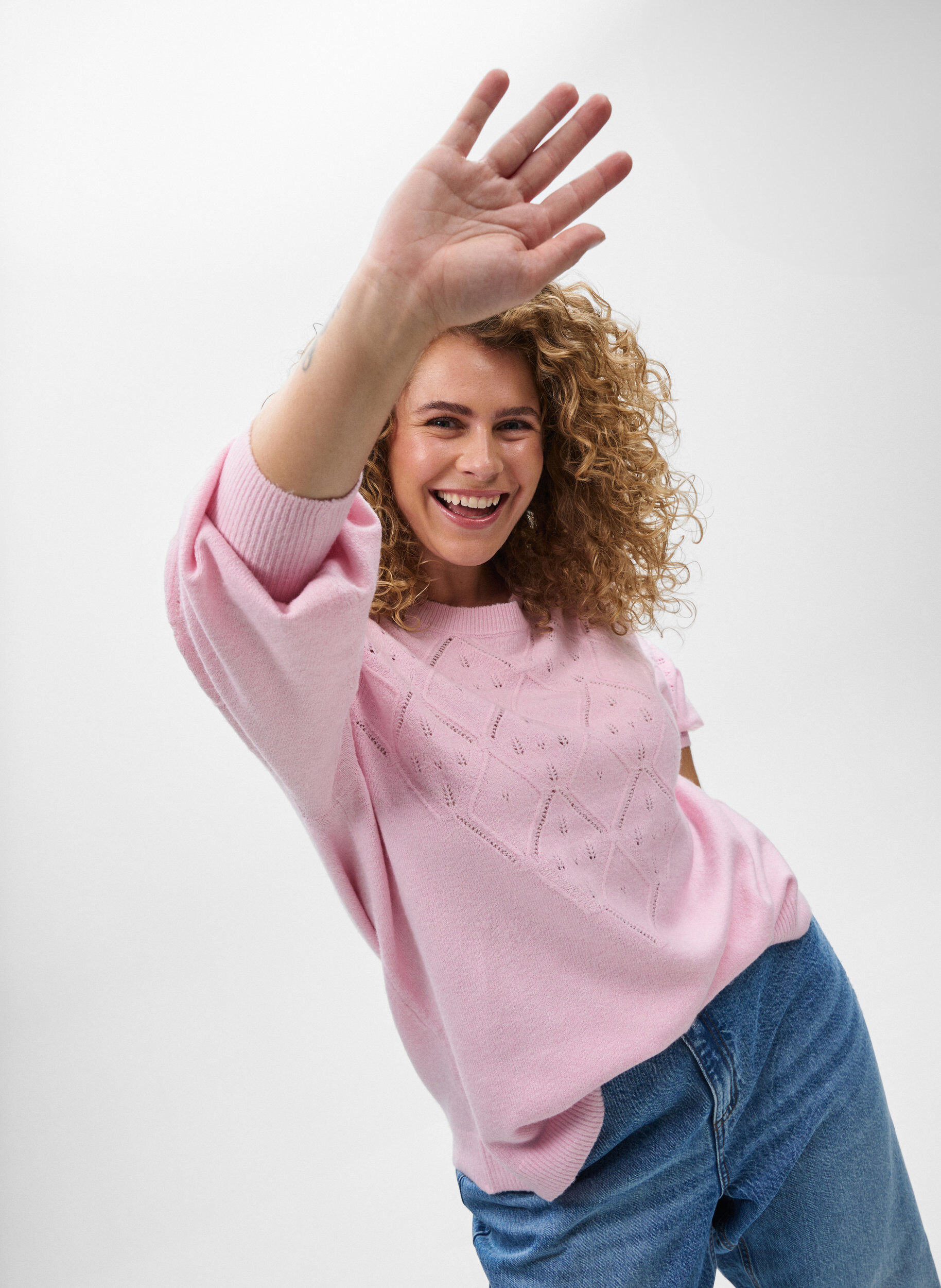 Zizzi Stricktop mit Lochmuster und Ballon&auml;rmeln, Rot, Model image number 2