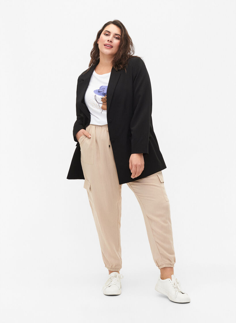 Klassischer Blazer mit Knopfverschluss, Black, Model image number 2