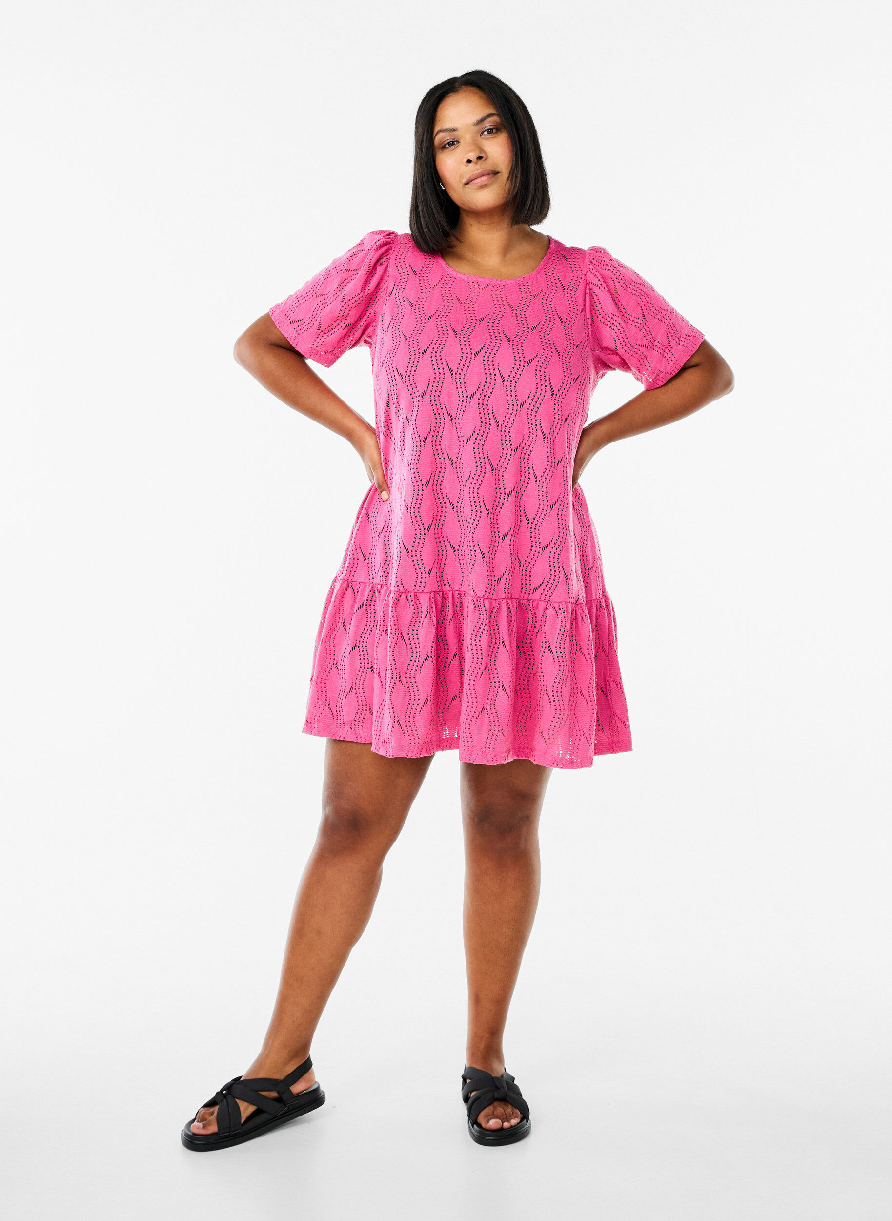 Zizzi FLASH - Kurzes Jerseykleid mit Lochmuster, Ibis Rose, Model image number 2