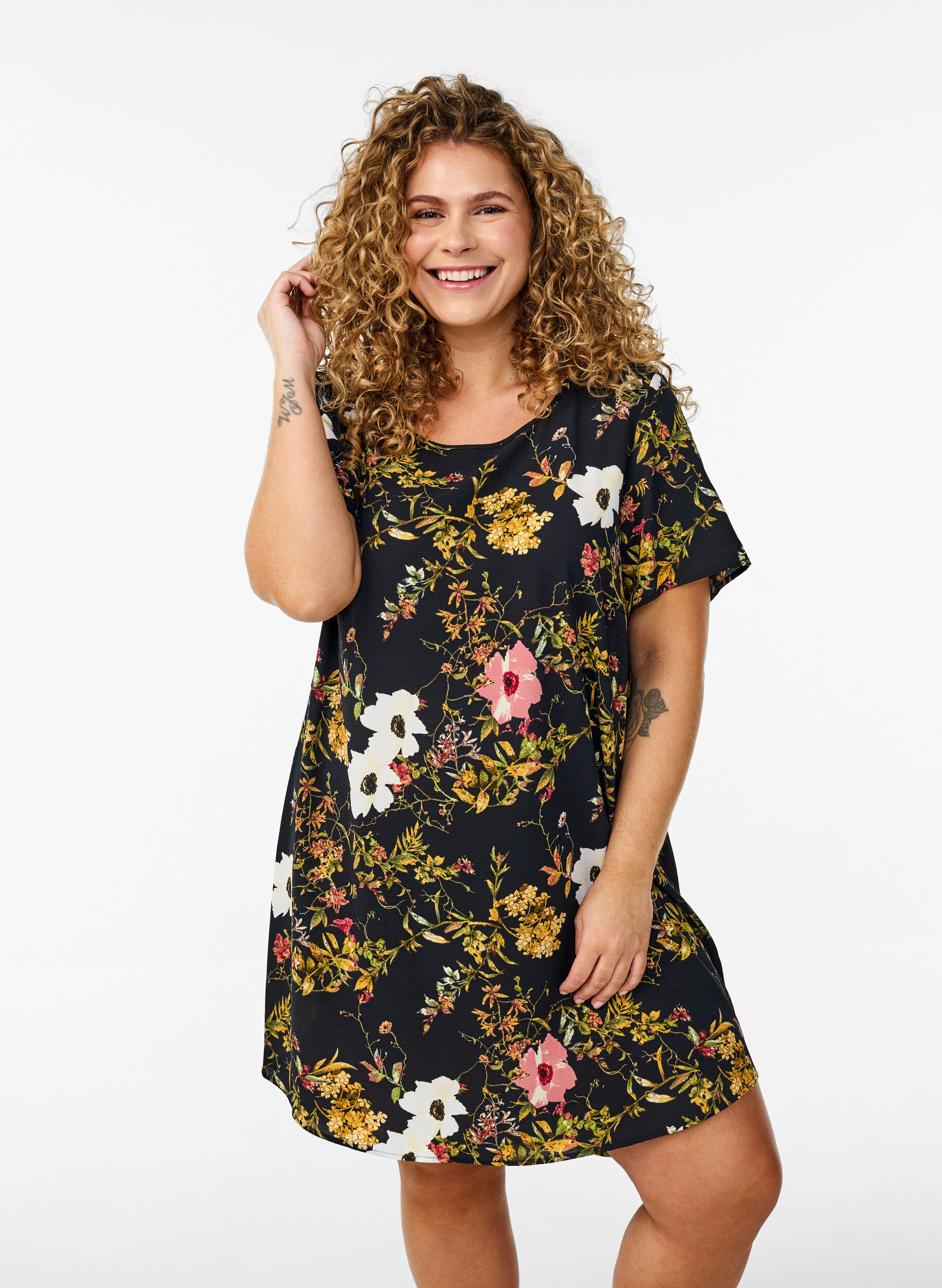 Zizzi Kleid mit Aufdruck und kurzen &Auml;rmeln, Schwarz, Model image number 0
