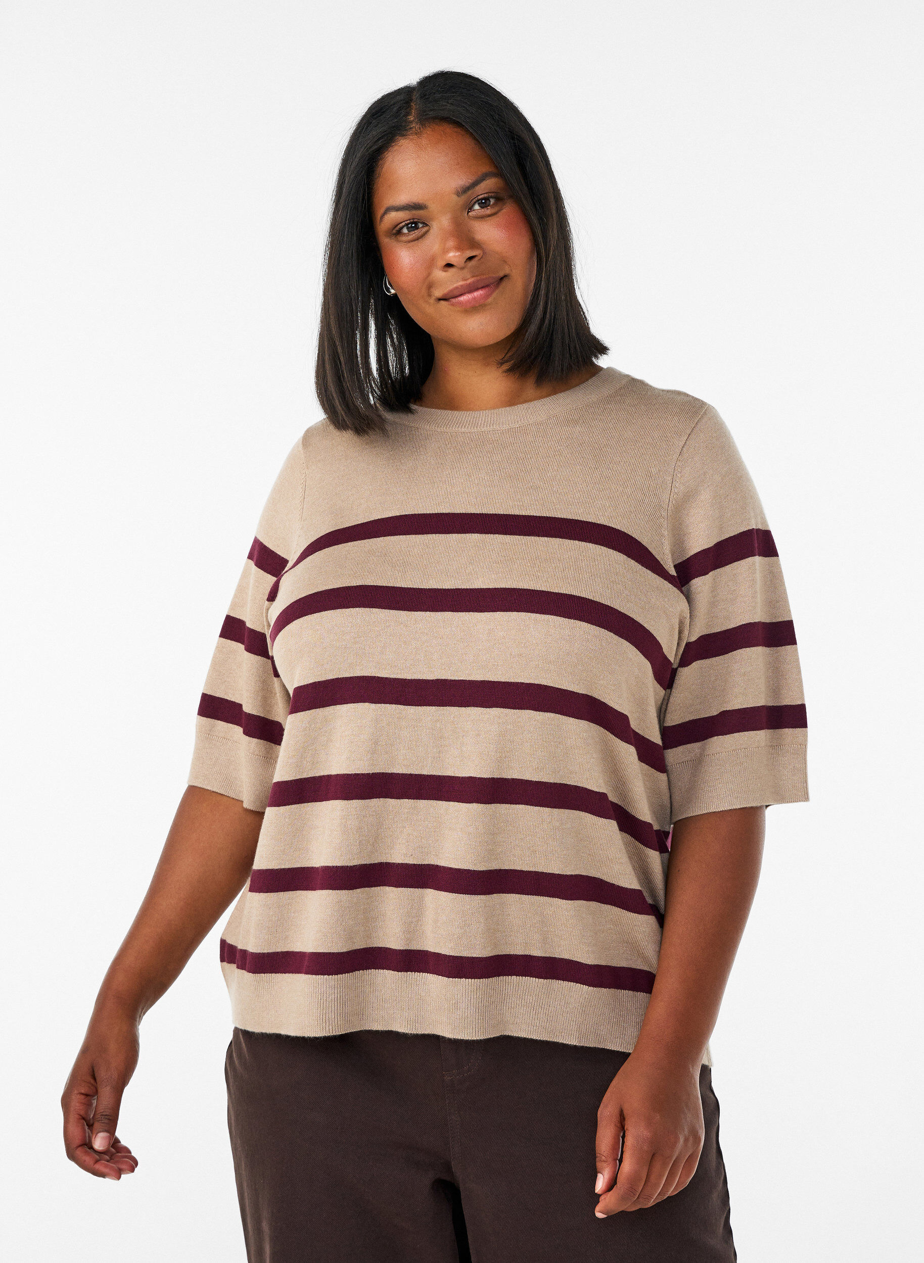 ZizziGestreiftes Stricktop mit kurzen &Auml;rmeln, Beige, Model image number 0