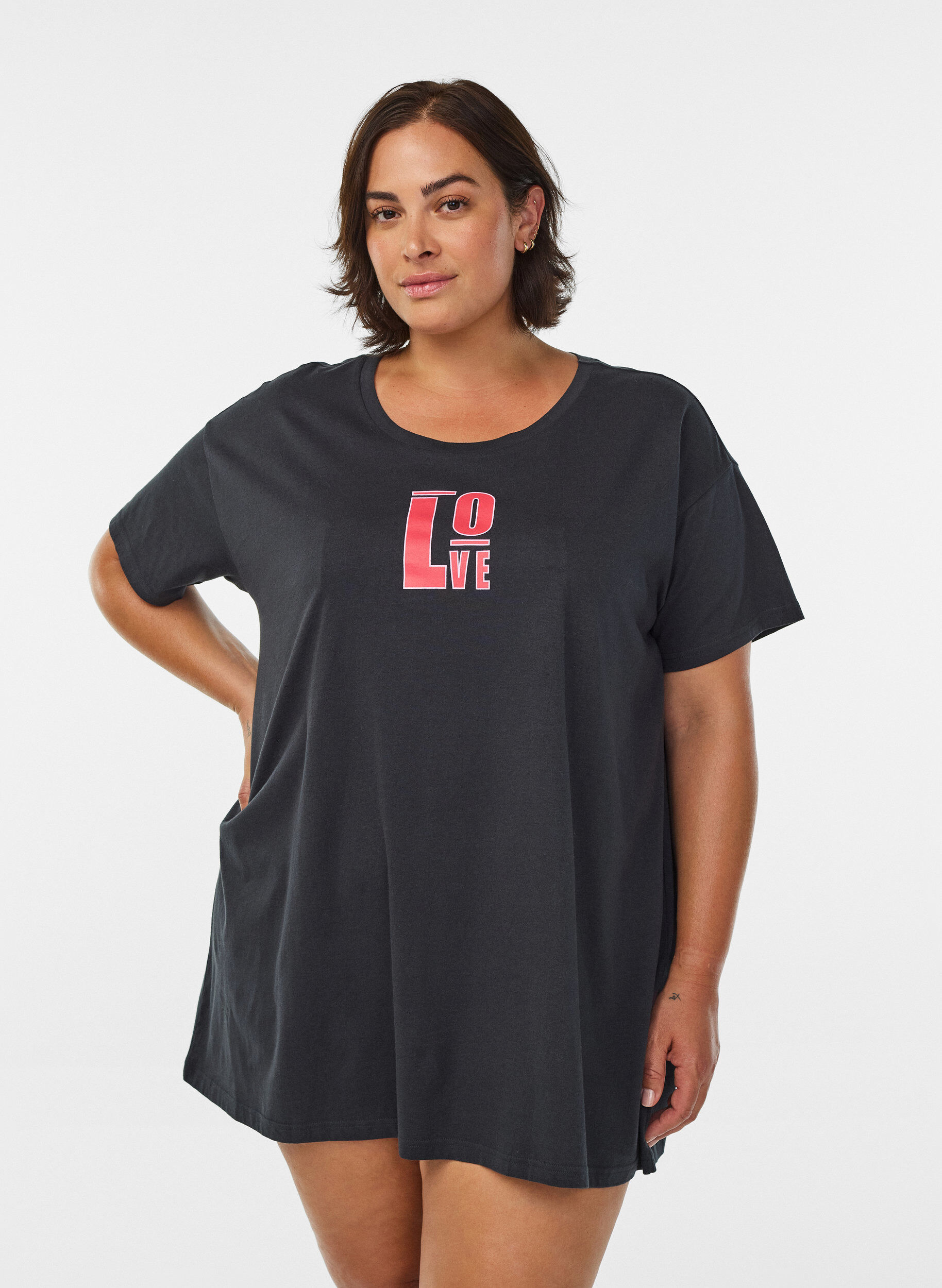 Langes Nachthemd aus Bio-Baumwolle mit Print, Grau, Model