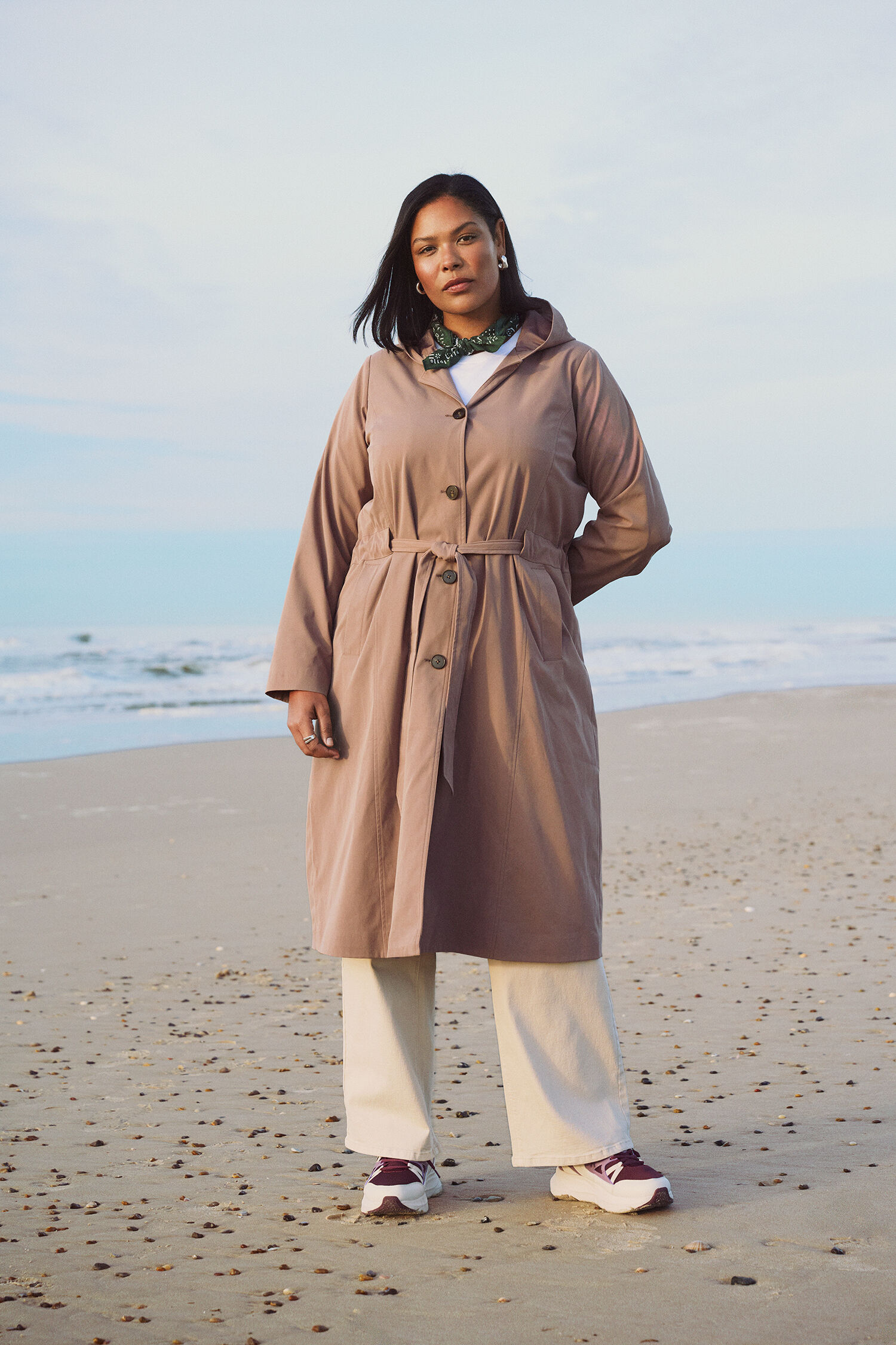 Zizzi Langer Trenchcoat mit Kapuze, , Model