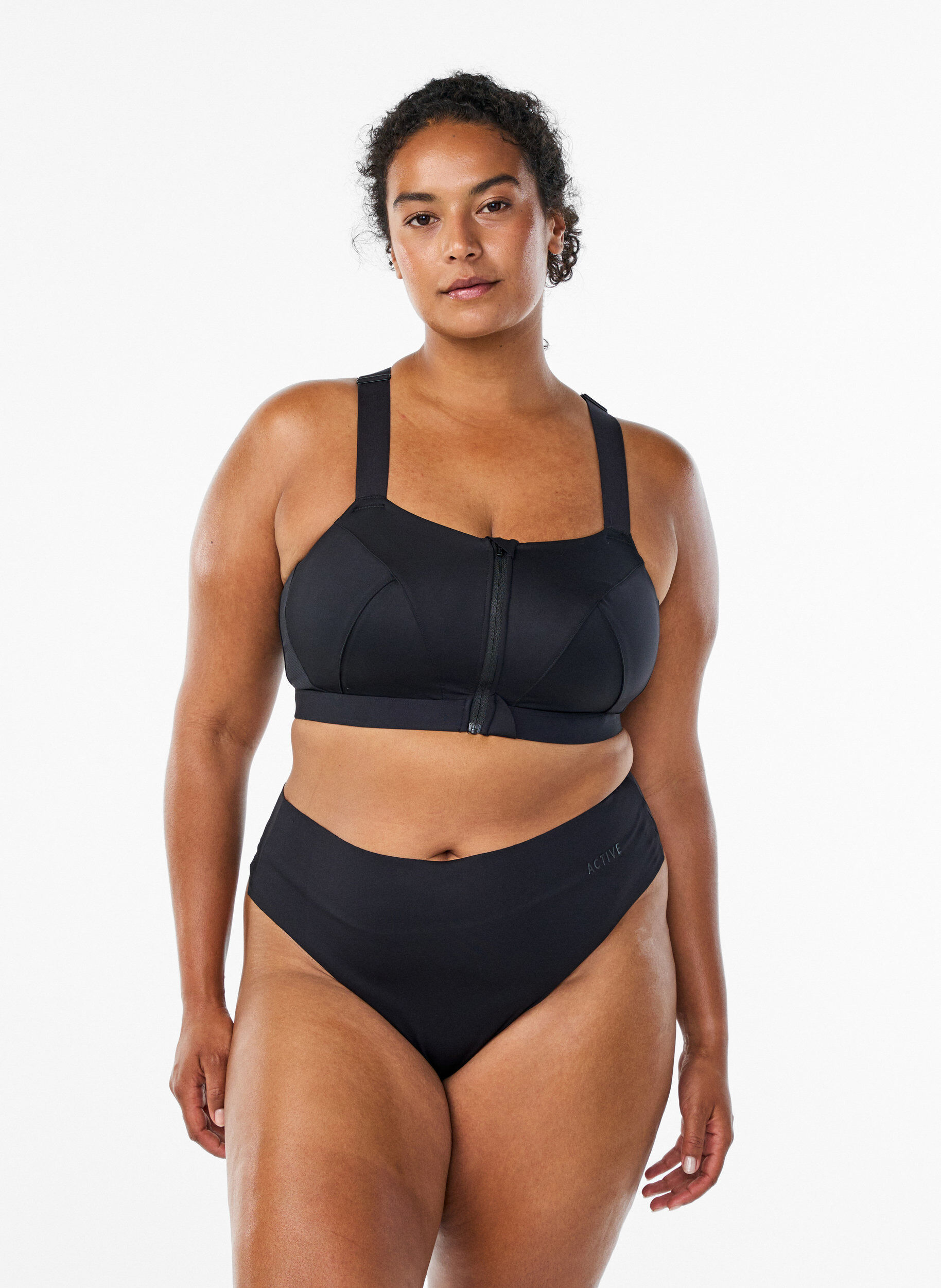 2er-Pack unsichtbare G-String Trainingsslips, Schwarz, Model