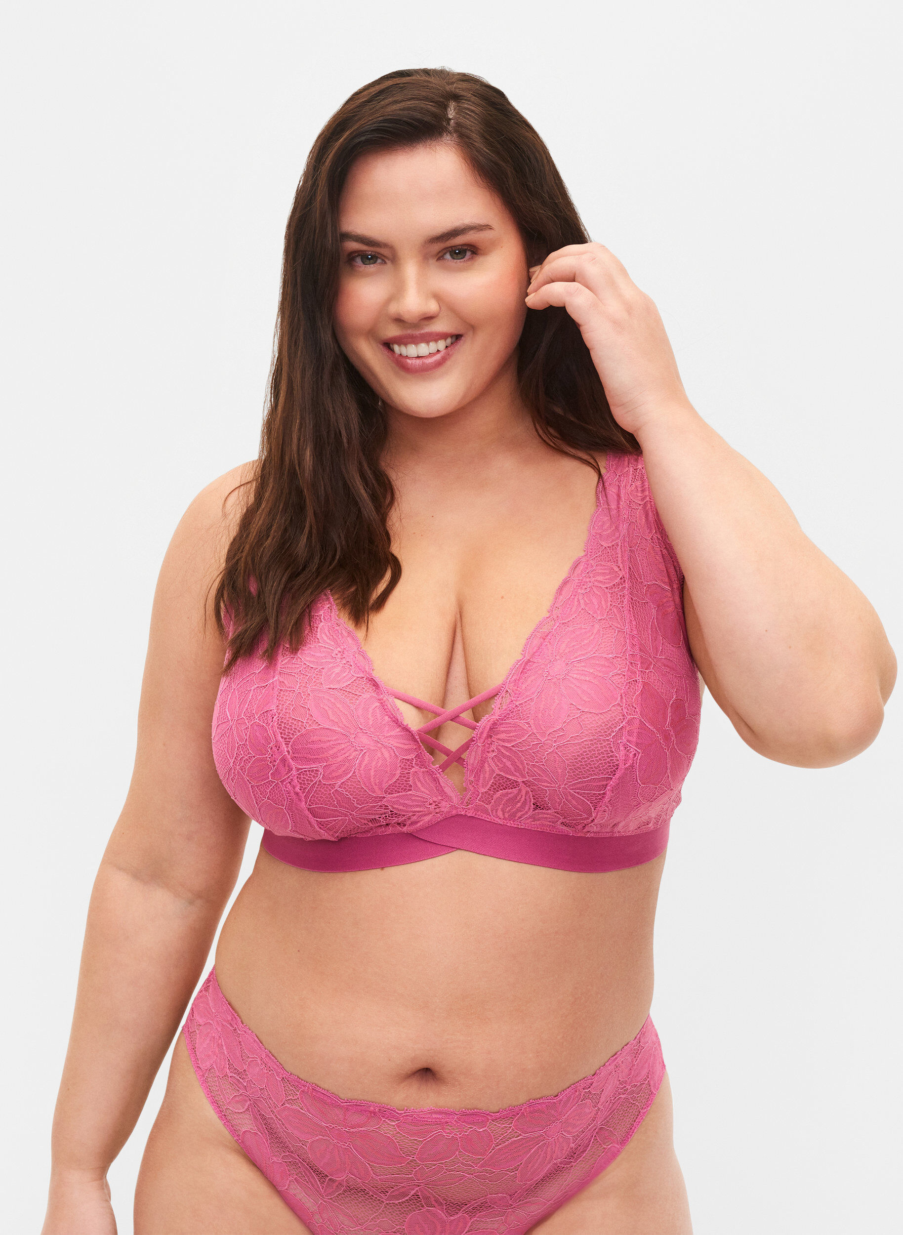 Zizzi Support the breasts - Spitzen-BH mit String-Details, Rose, Model image number 0
