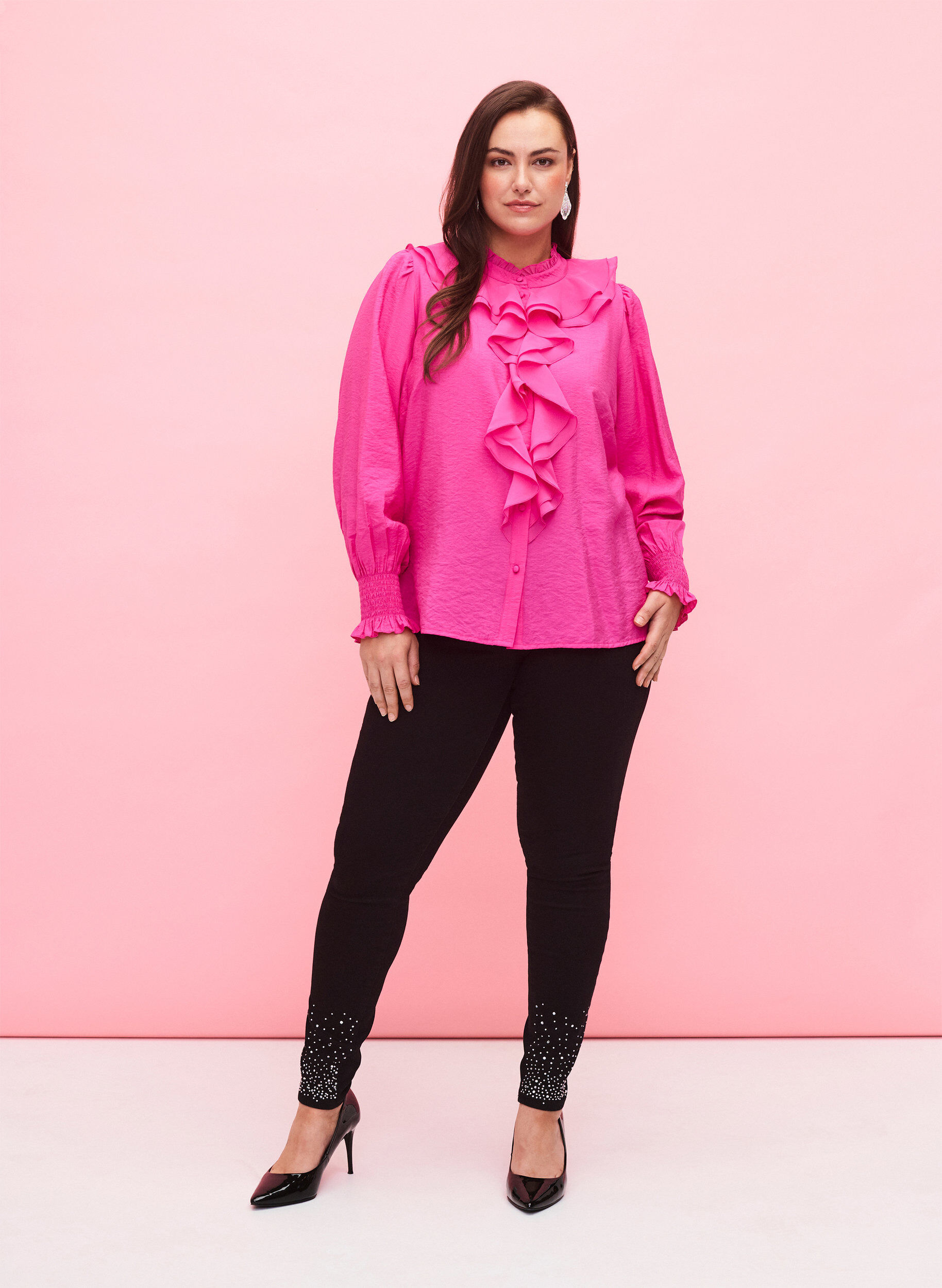 Zizzi Hochtaillierte Amy-Jeans mit Strasssteinen, Black, Model image number 0