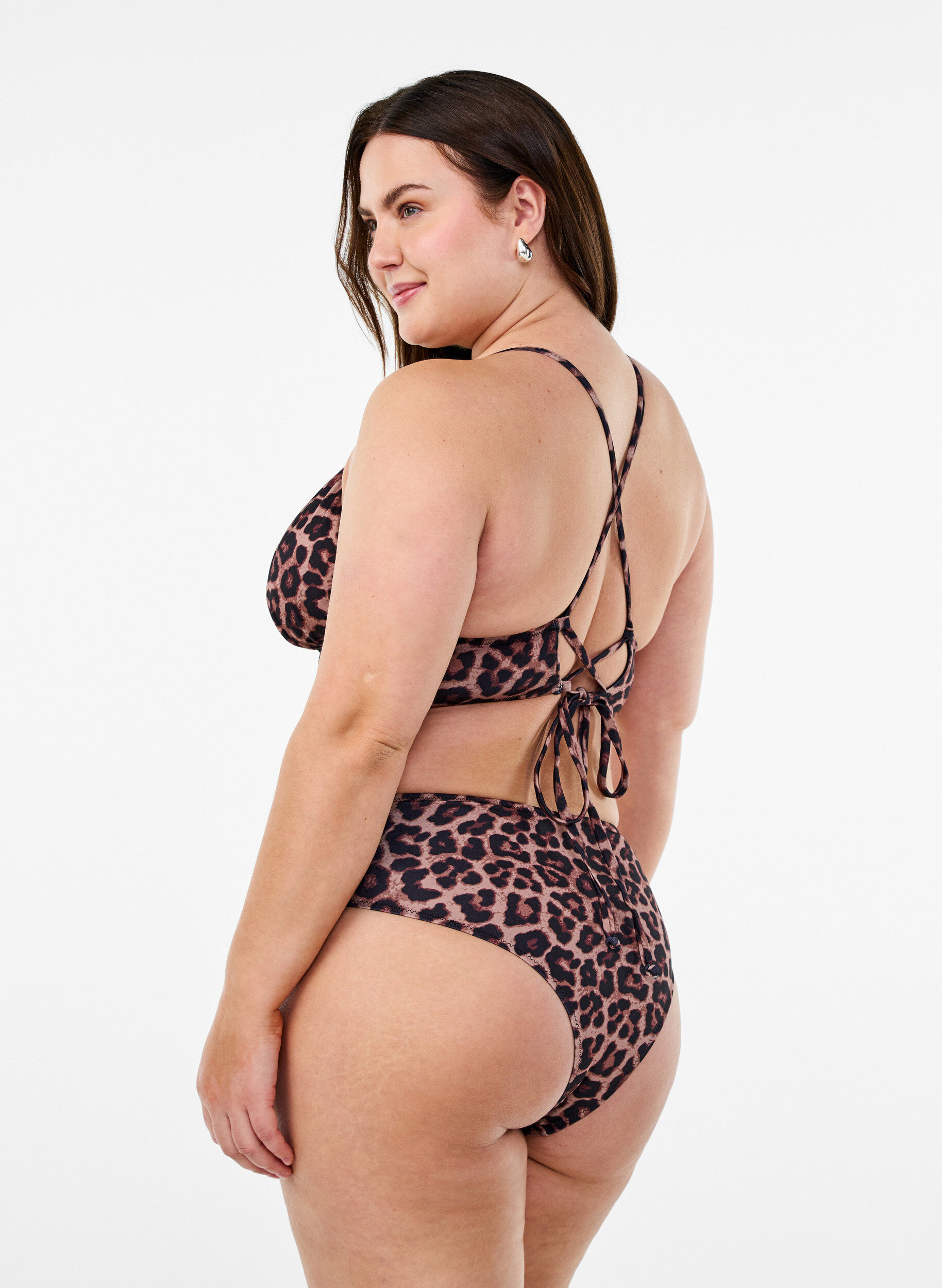 Zizzi Leopard Brazilian-Bikinihose, Beige, Model image number 1