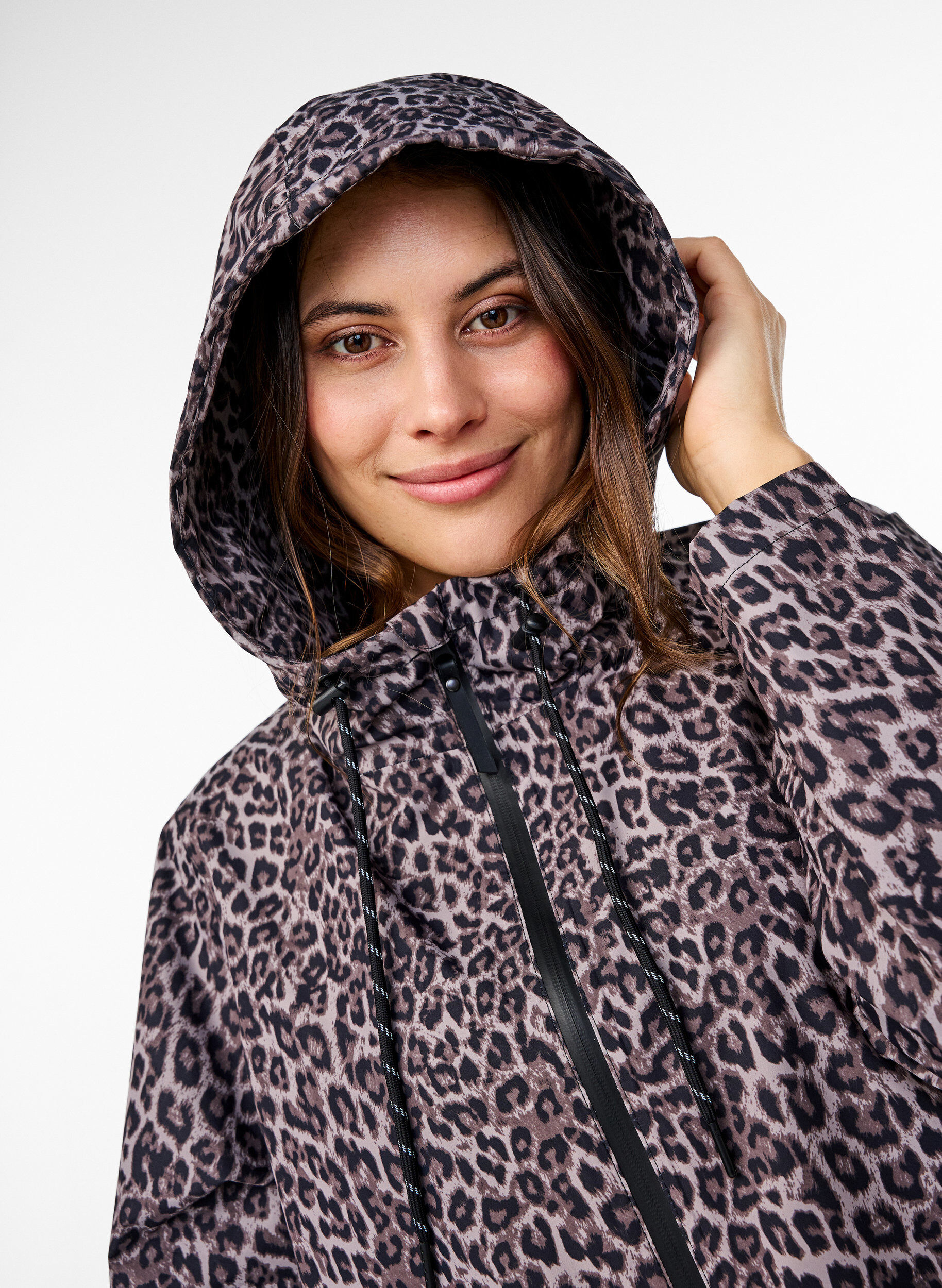 Zizzi Regenjacke mit Taschen und Kapuze, Braun, Model image number 3