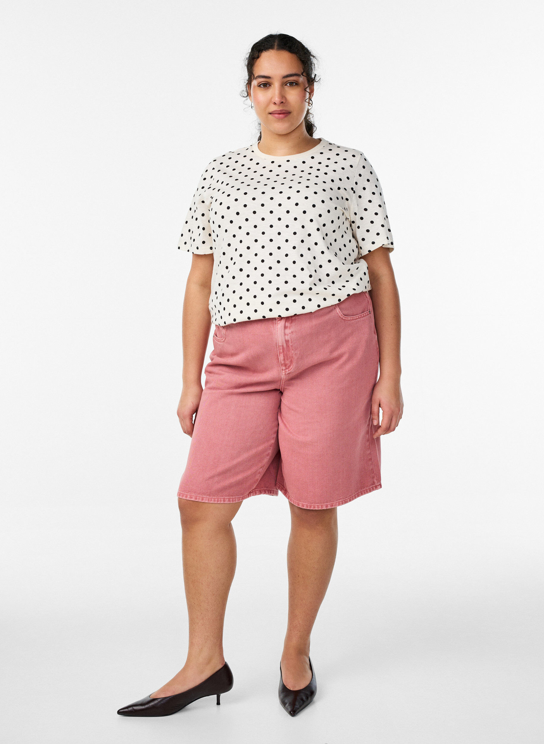 Zizzi Hoch taillierte Bermudashorts aus farbigem Denim, Rot, Model image number 1