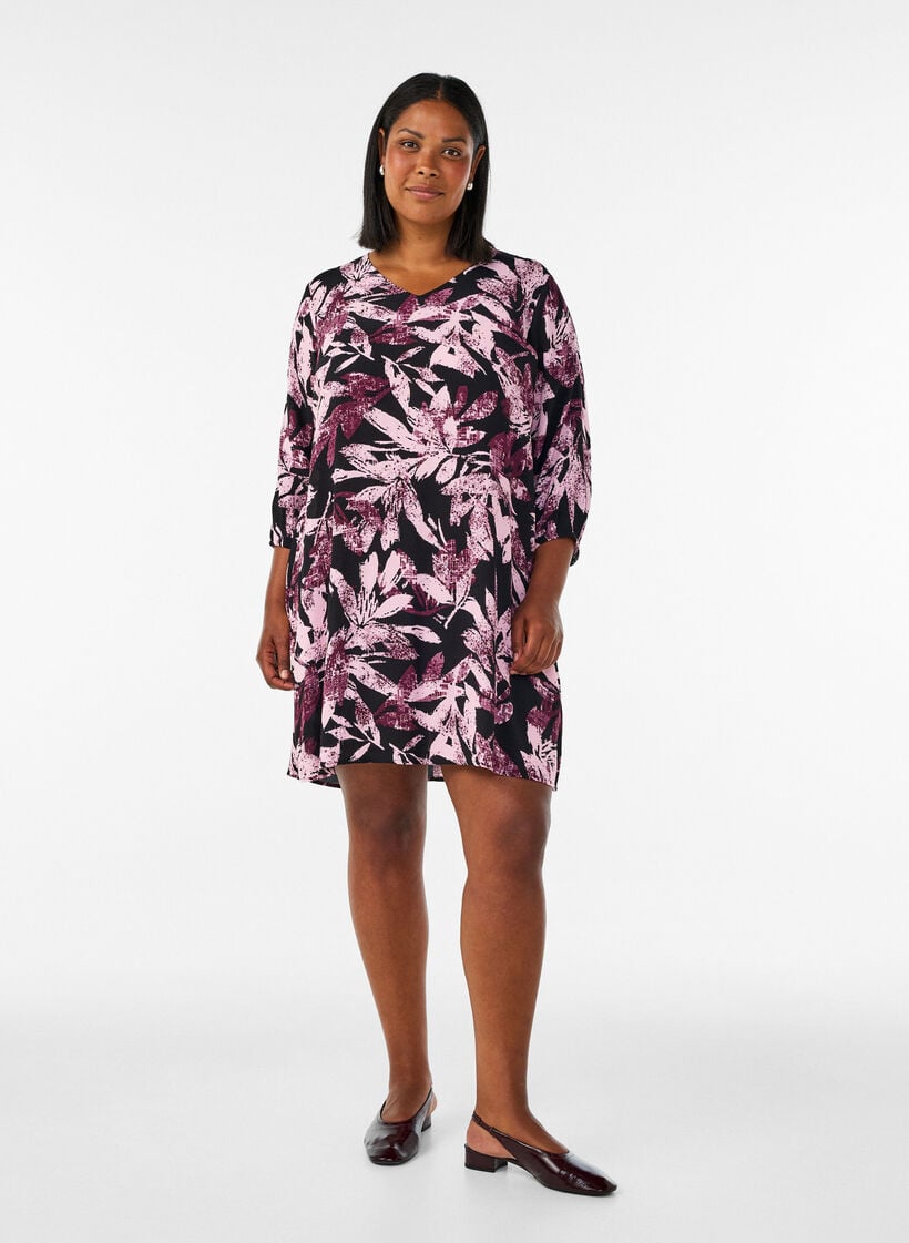 Kurzes gebl&uuml;mtes Kleid aus Viskose mit 3/4-&Auml;rmeln, Schwarz, Model image number 1