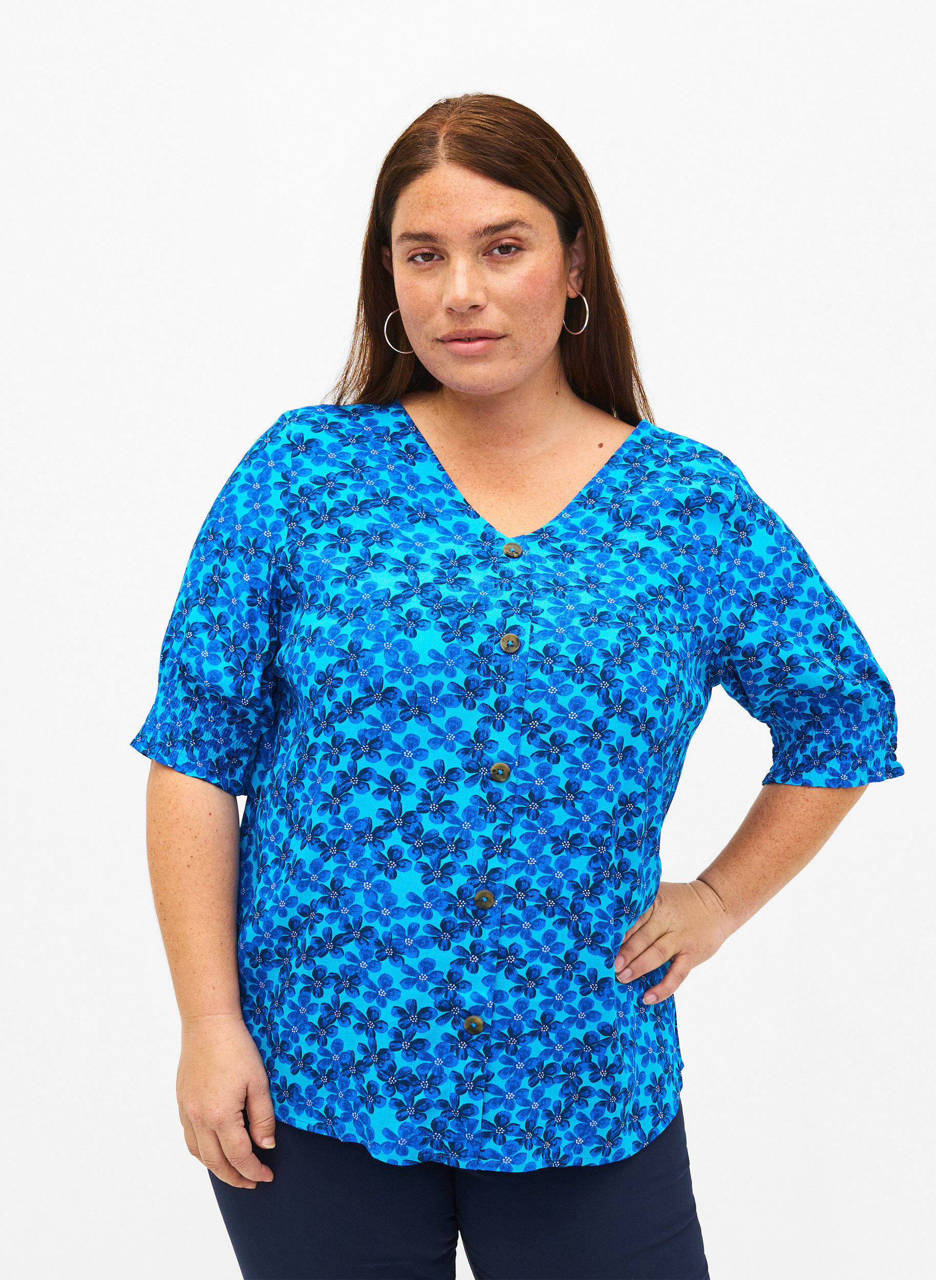 Zizzi  Viskosebluse mit Kn&ouml;pfen, Blue Small Flower, Model image number 0