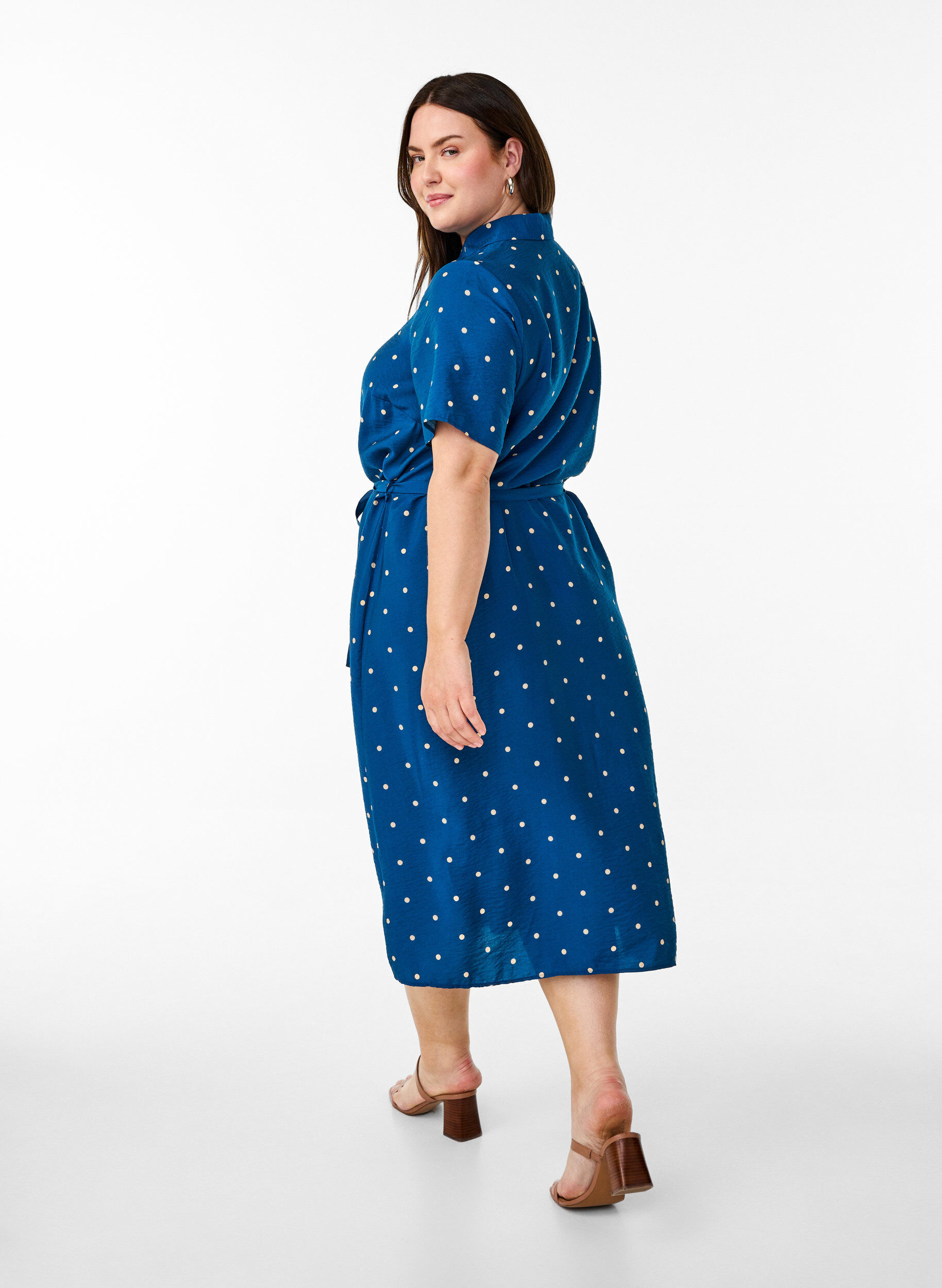 Zizzi Midikleid aus Hemd mit Polka Dots, Blau, Model image number 2