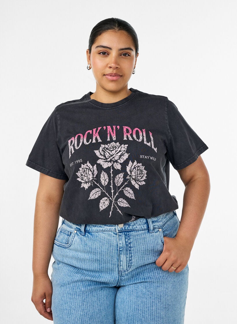 T-Shirt aus Bio-Baumwolle mit Rockprint, Schwarz, Model image number 0