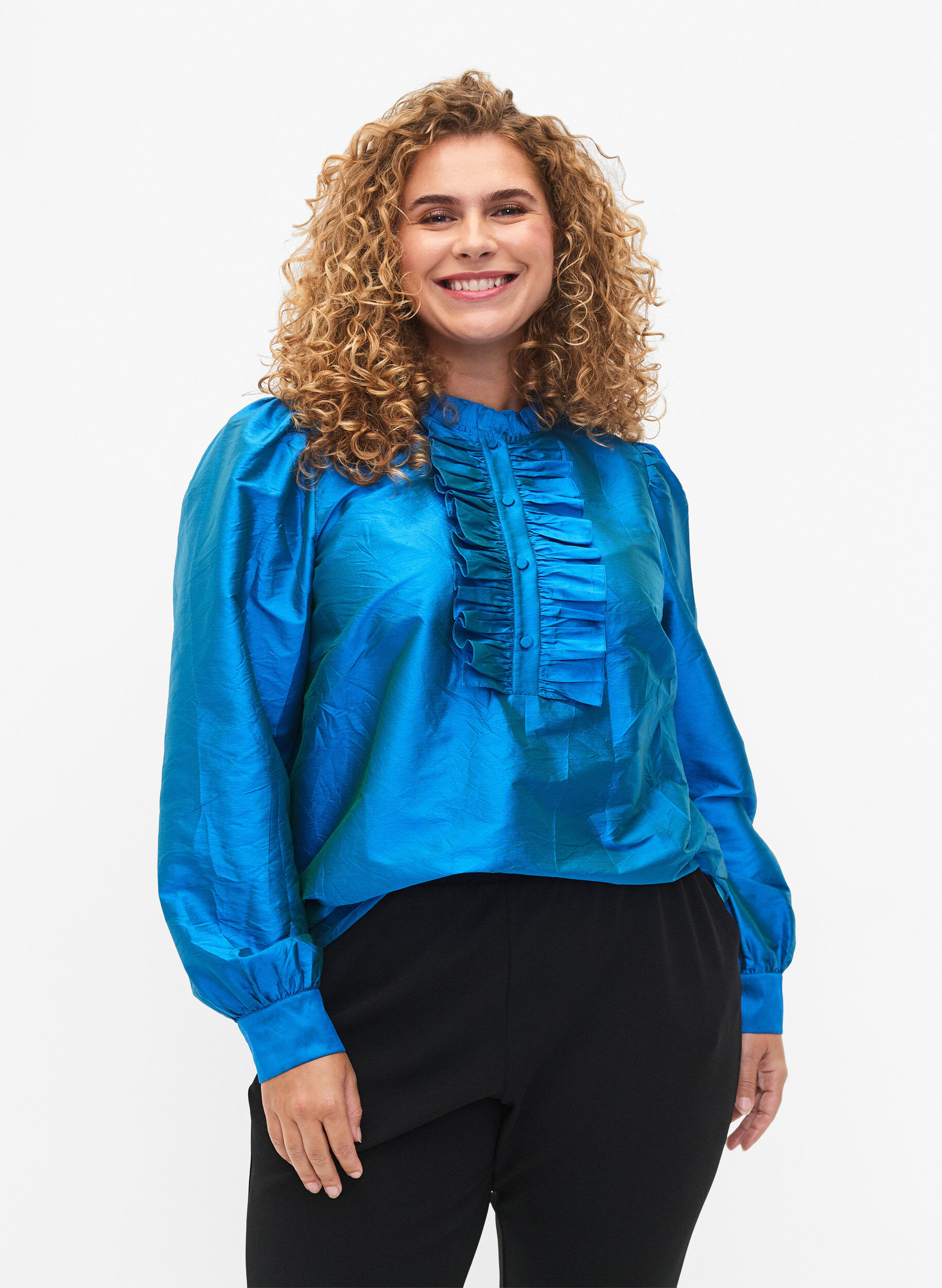 Zizzi Gl&auml;nzende Hemdbluse mit R&uuml;schen, Diva Blue, Model image number 0